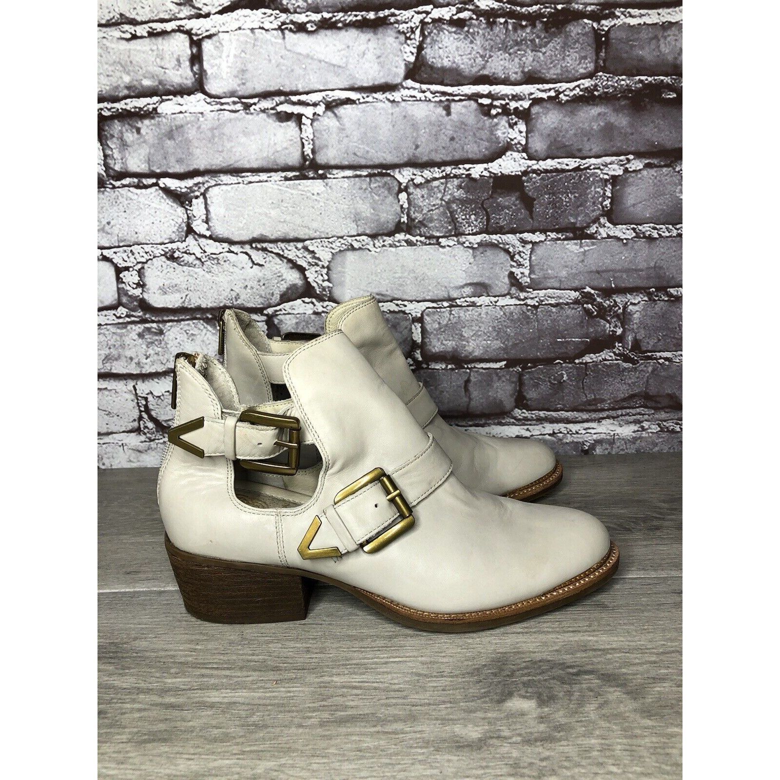 Elliott Elliot Lucca Ivory Leather Anthropologie Gold Buckle Heel Bo Size US 7 / IT 37 - 16 Thumbnail