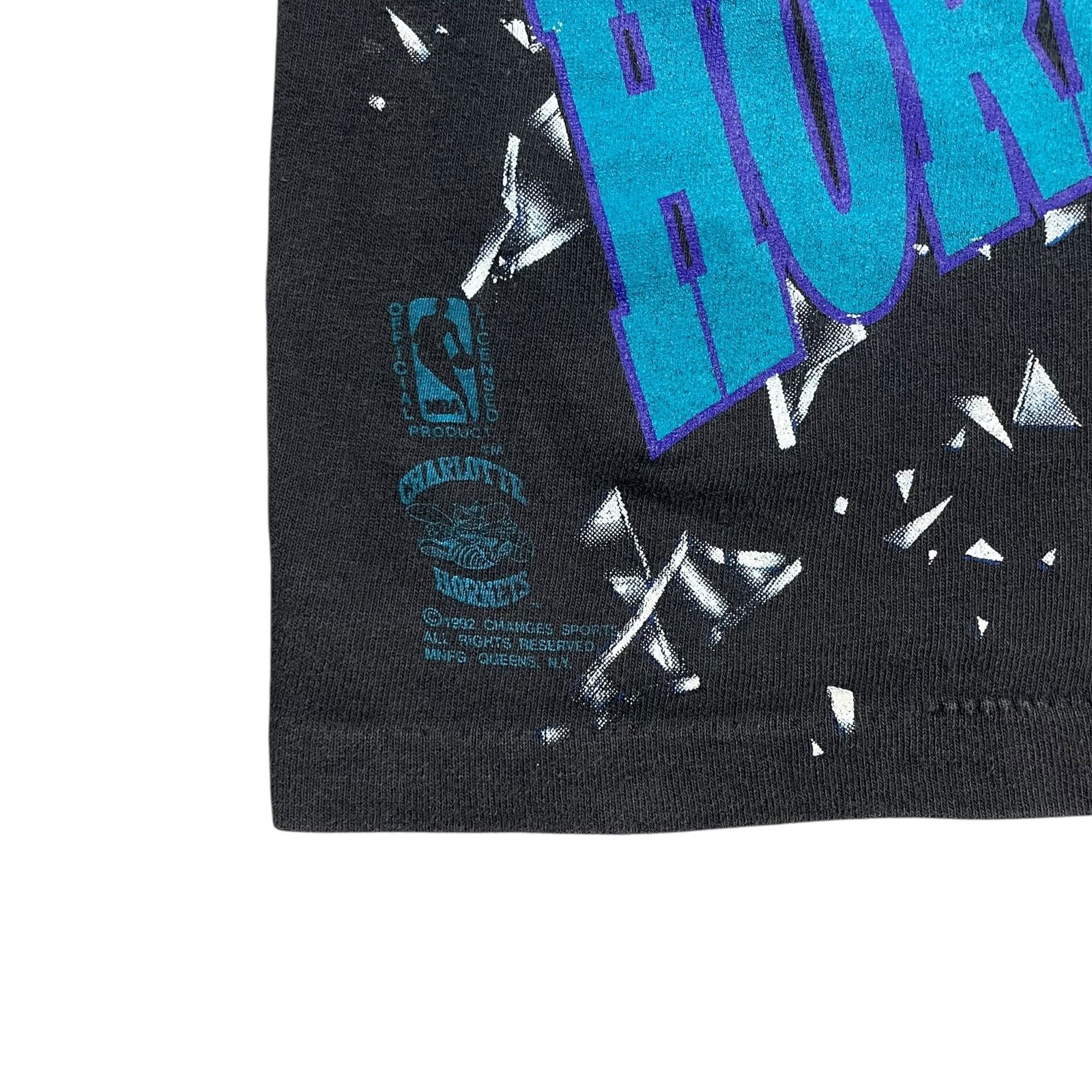 NBA VTG 90s NBA CHARLOTTE HORNETS SHATTERED AOP 1992 T-SHIRT Size US M / EU 48-50 / 2 - 3 Thumbnail