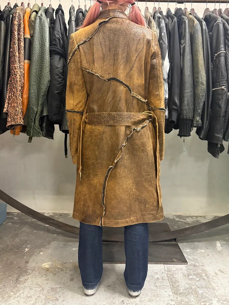 Roberto Cavalli AW2005 Cavalli Asymmetrical Raw Brown Leather Trench Jacket Size S / US 4 / IT 40 - 3 Thumbnail