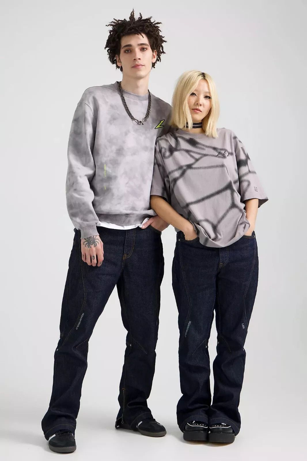 Lee Unisex Lee x ROARINGWILD Oversized Tee in Silver Filigree Size US L / EU 52-54 / 3 - 1 Thumbnail