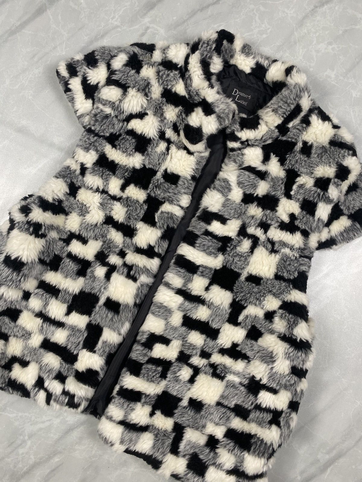 Japanese Brand Designer’s Label Japanese Brand Faux Fur Vest Jacket Size S / US 4 / IT 40 - 2 Thumbnail