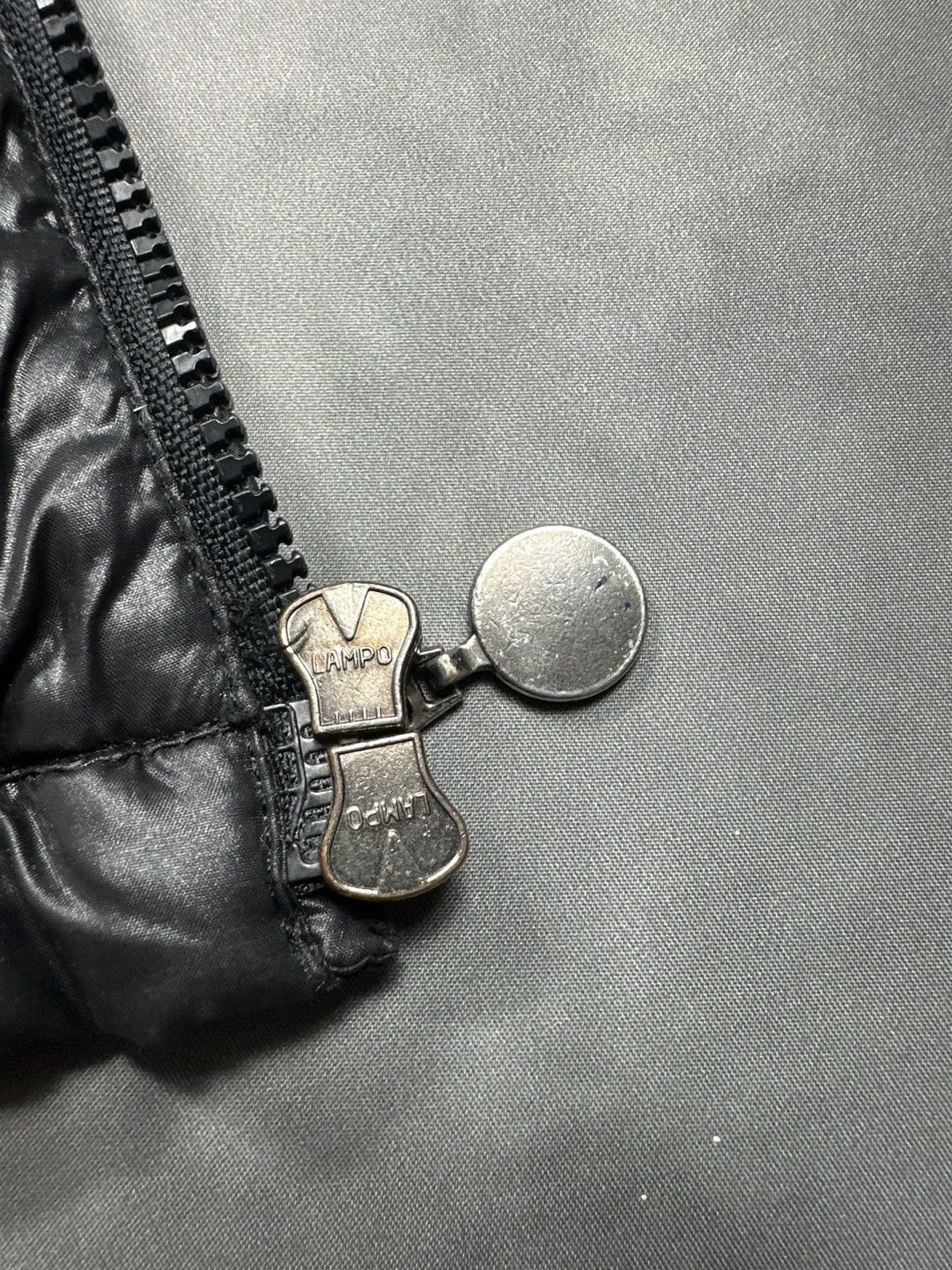 Moncler Vintage Moncler Puffer Jacket down big logo patch luxury Size L / US 10 / IT 46 - 8 Thumbnail