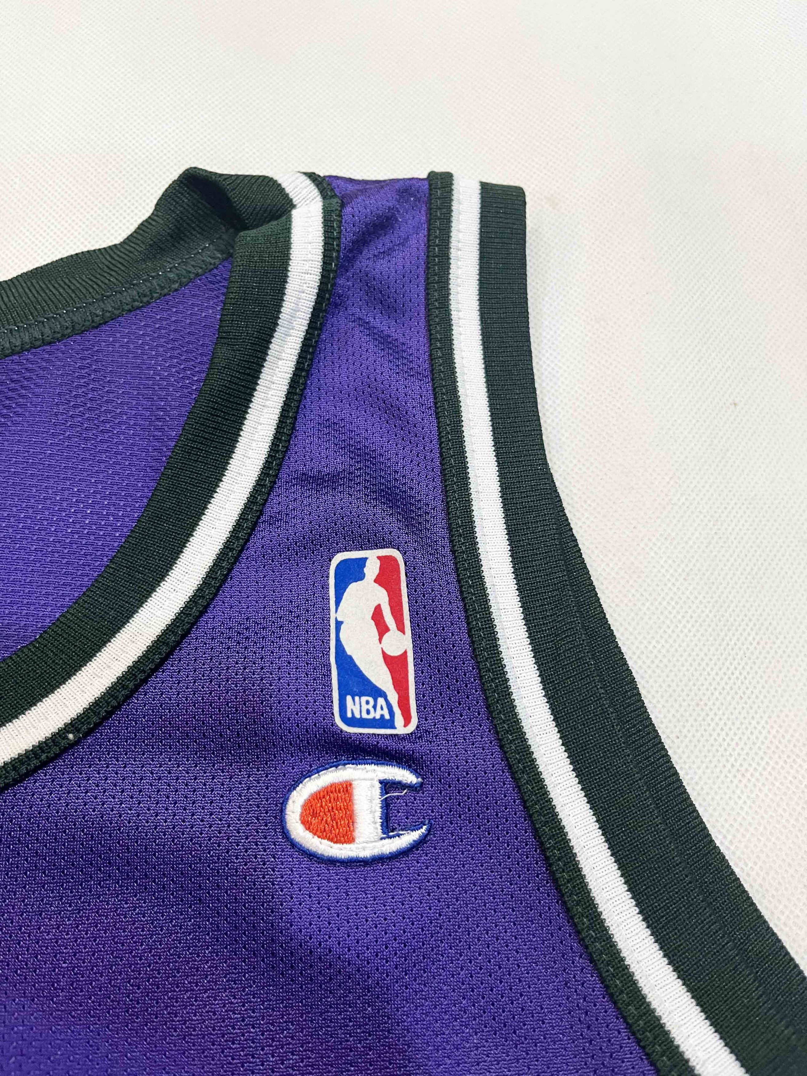 Champion × NBA × Vintage Vintage Champion NBA Milwaukee Bucks ROBINSON #13 Jersey Size US M / EU 48-50 / 2 - 3 Thumbnail