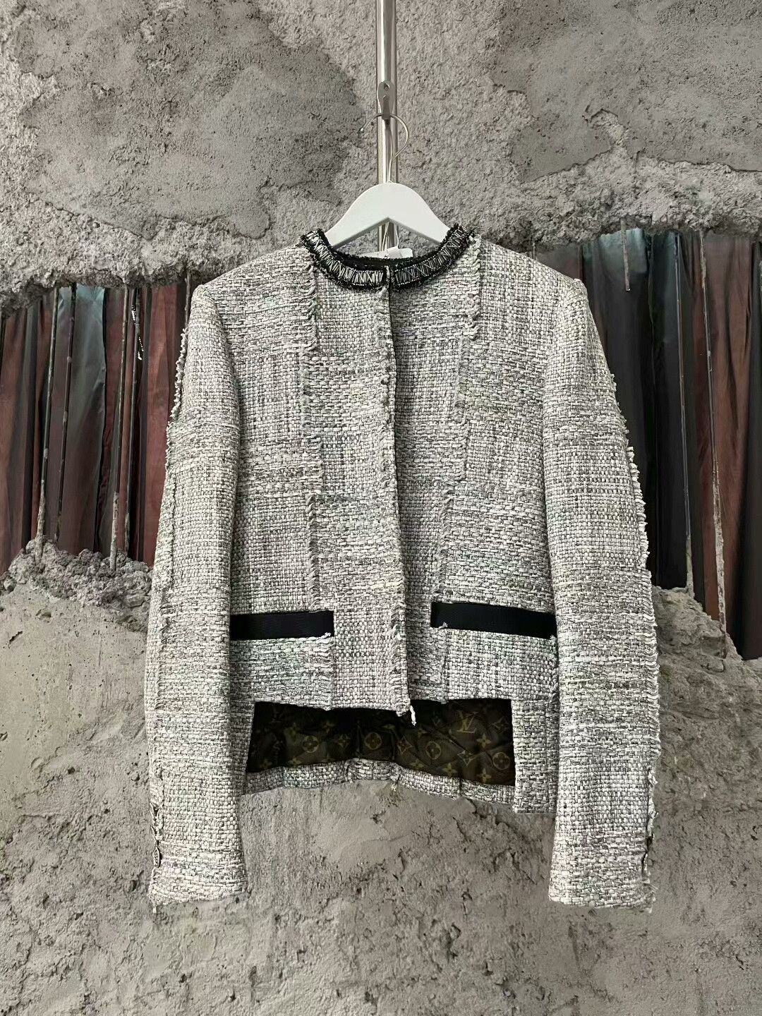Louis Vuitton louis vuitton tweed jacket in new condition Size S / US 4 / IT 40 - 1 Thumbnail