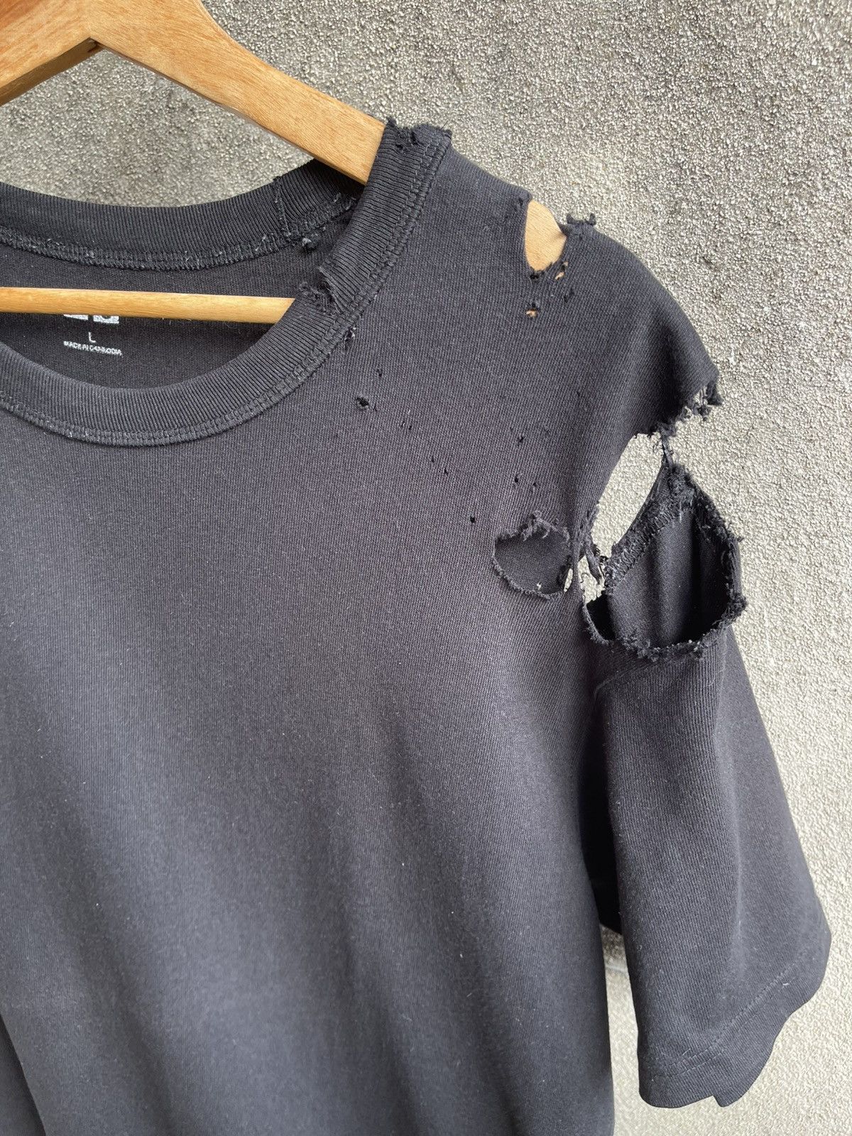 Lemaire × Uniqlo RARE🔥LEMAIRE x UNIQLO🔥Thrashed Sun Faded Black Tshirt Size US L / EU 52-54 / 3 - 7 Thumbnail