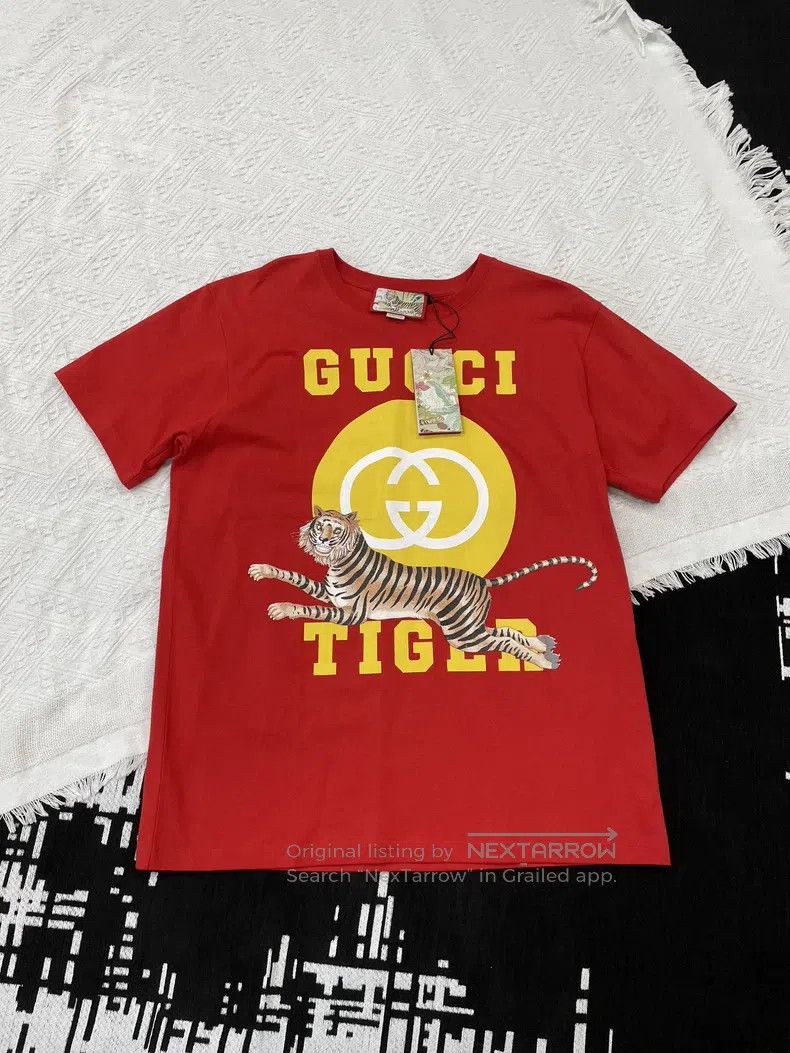 Gucci Gucci Year of the Tiger red letter logo printed T-shirt Size US M / EU 48-50 / 2 - 1 Thumbnail