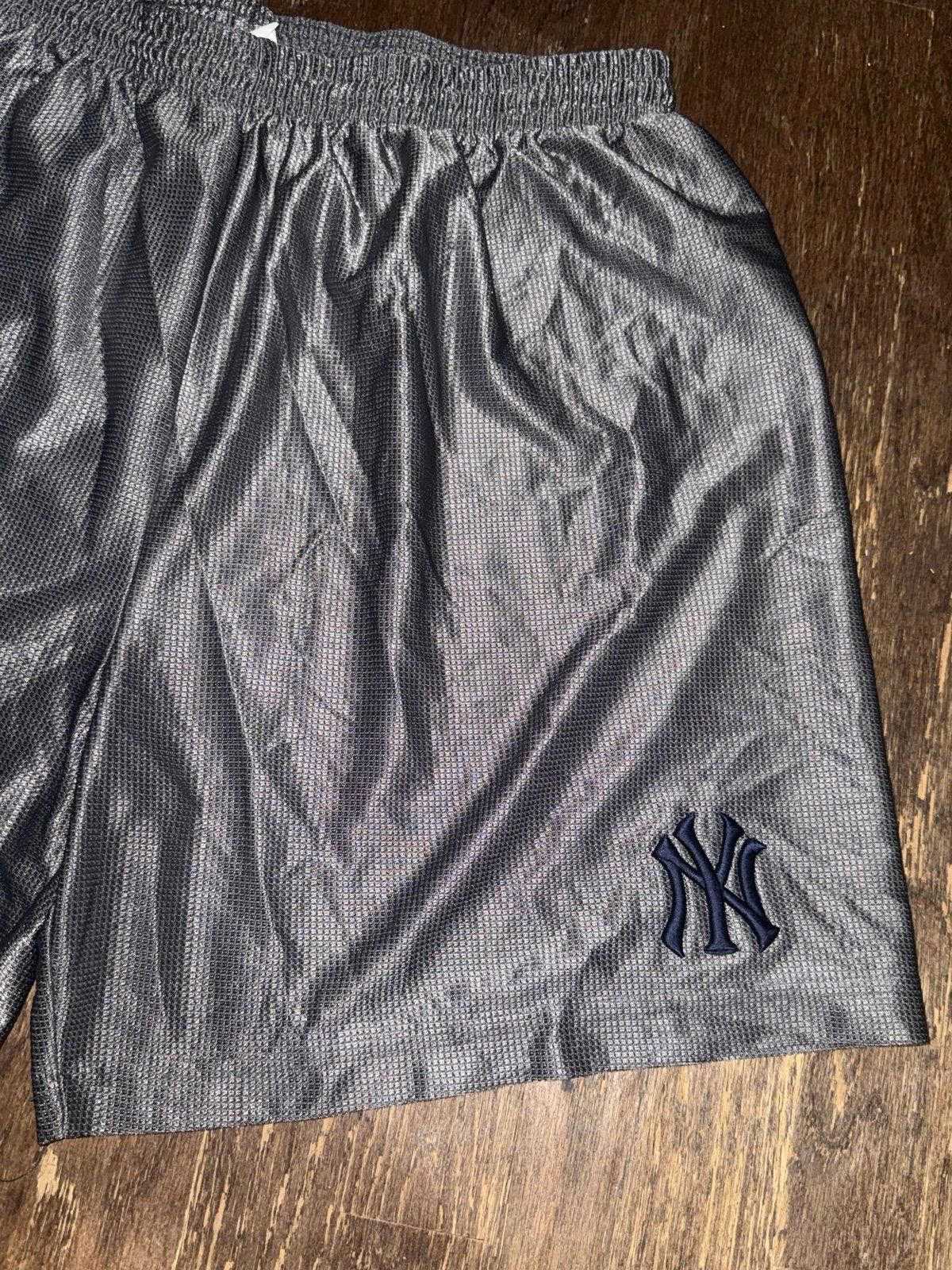 Designer Vintage Y2K Yankees Silver Dazzle Shorts Sz XL Rare MLB Size US 36 / EU 52 - 3 Thumbnail