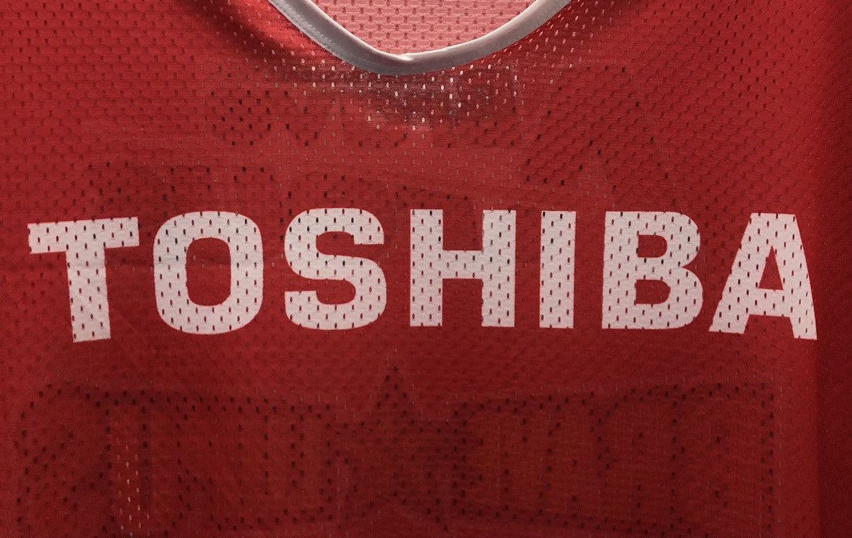 Vintage Vintage Toshiba Basketball Team Sleeveless Jersey Size US XL / EU 56 / 4 - 4 Thumbnail