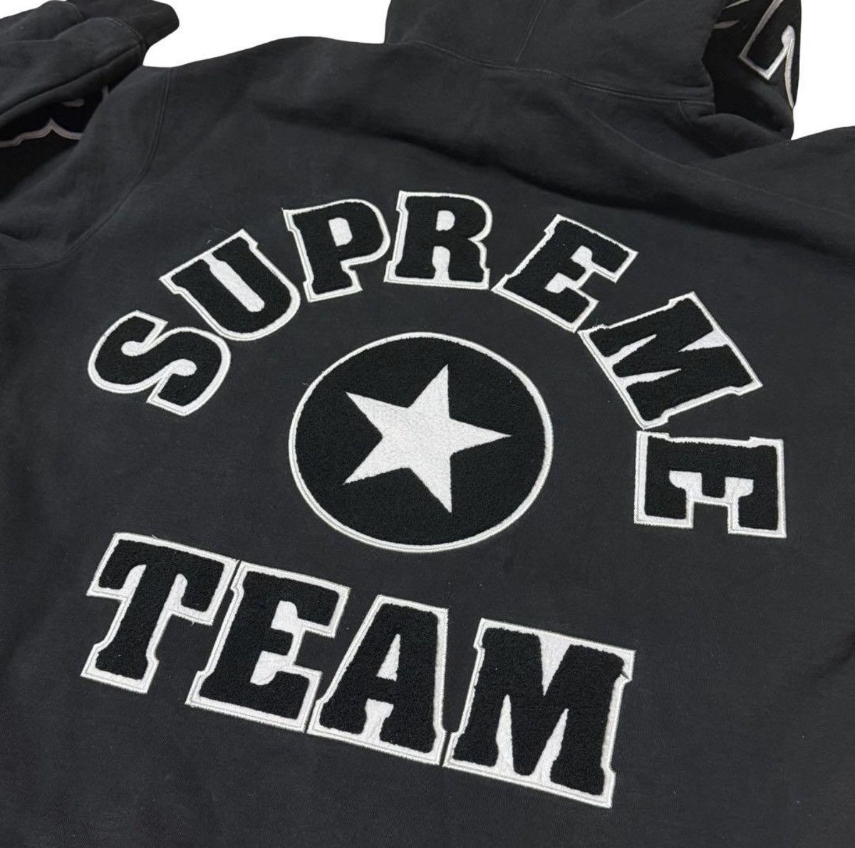Supreme SUPREME Team Chenille Hooded Sweatshirt XXL Size US XXL / EU 58 / 5 - 10 Thumbnail
