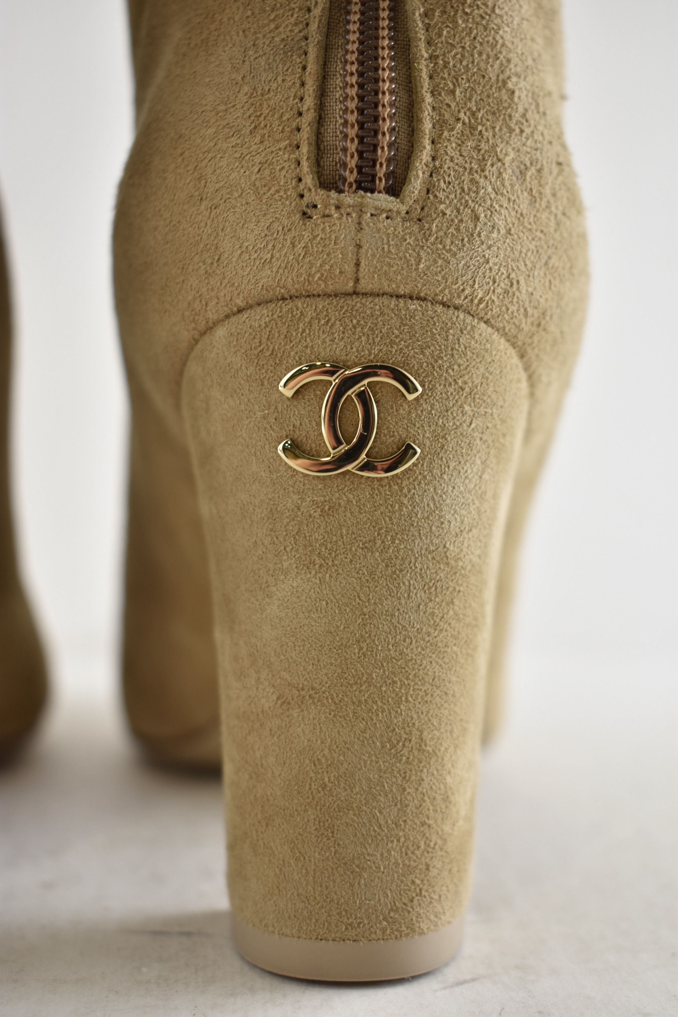 Chanel Chanel 24K Shearling Fur Logo Knee High Block Heel Boot 37.5 Size US 7.5 / IT 37.5 - 23 Thumbnail