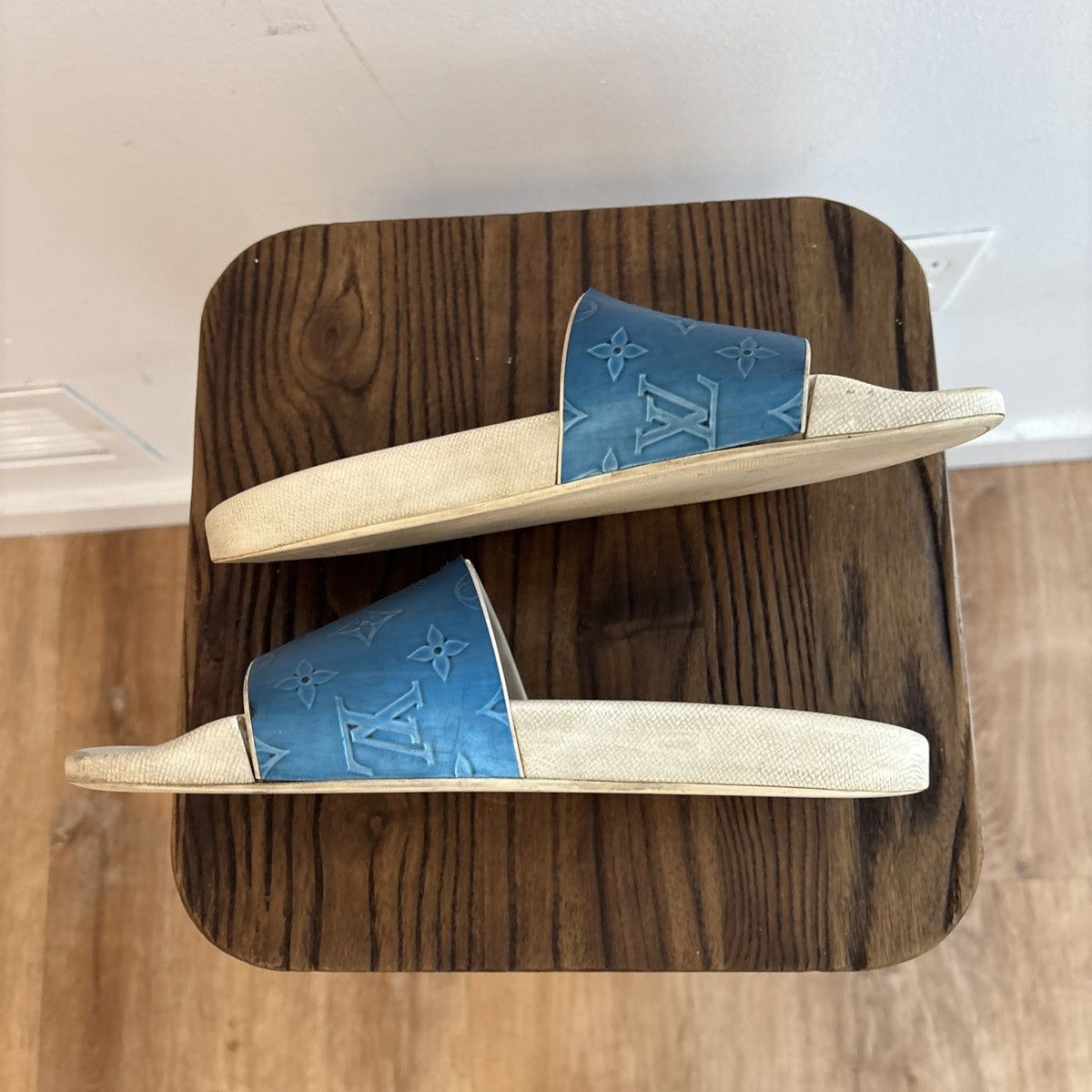 Louis Vuitton Louis Vuitton Blue Monogram Slide size 7 LV / 8 US Size US 8 / EU 41 - 3 Thumbnail