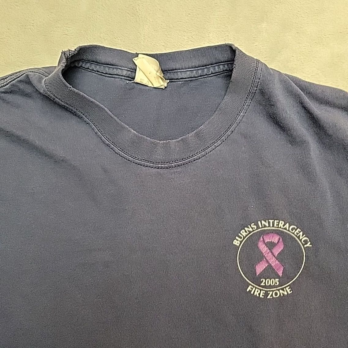 Pinko VINTAGE Wildland Fire Fighter Shirt Men Large Pink Ribbon Burns Faded Distressed Size US L / EU 52-54 / 3 - 2 Thumbnail