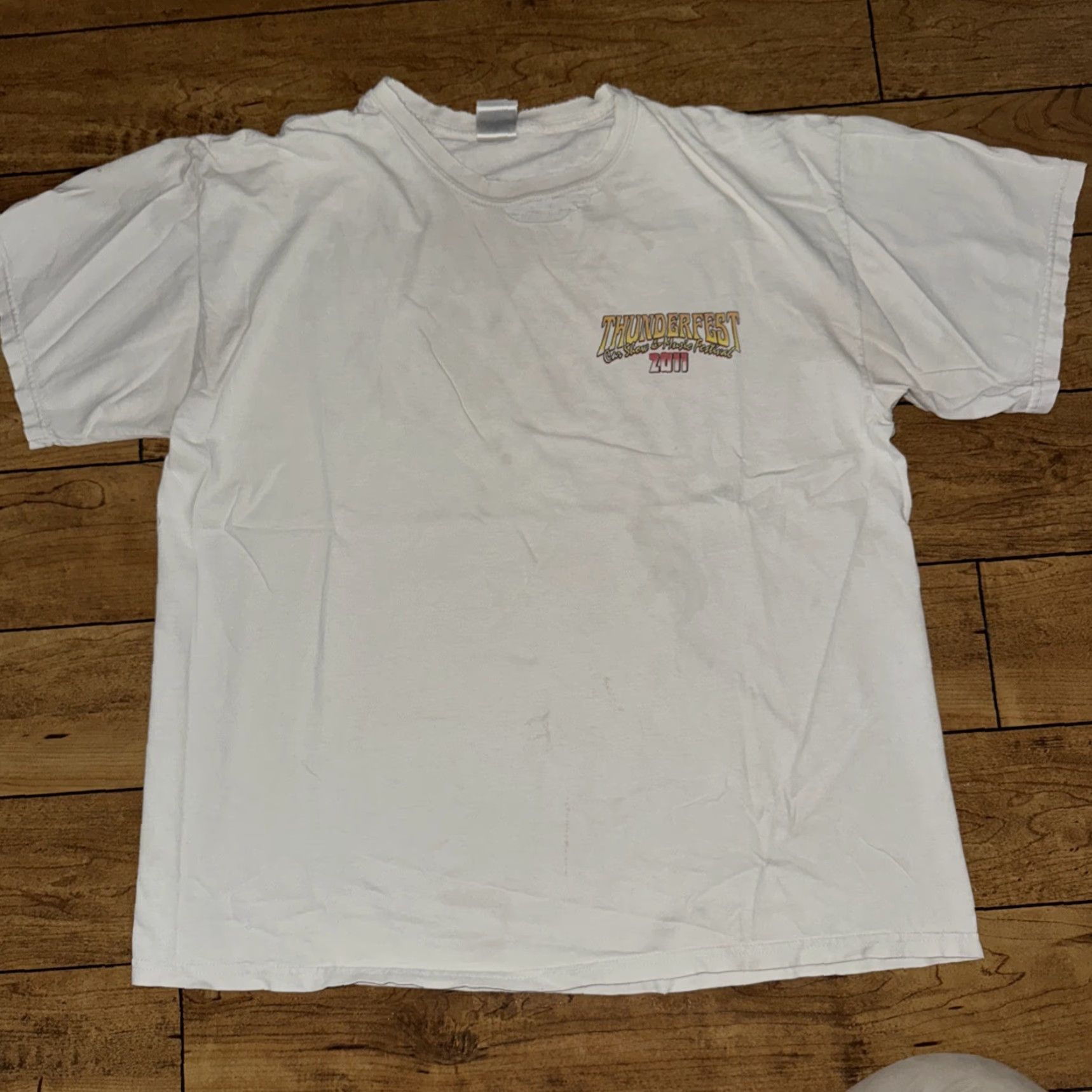 Vintage VINTAGE 2011 Car Show T-Shirt White XL Distressed 23X27 Mens Regular XL White T-Shirt 2011 Car Show Mens Distressed Vintage Shirt Size US XL / EU 56 / 4 - 3 Thumbnail