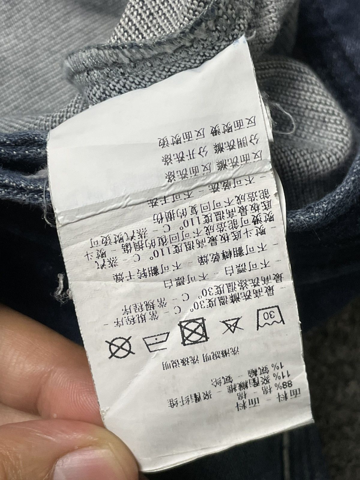 Armani Exchange × Vintage ARMANI EXCHANGE Distressed Ripped Jeans (91) Size US 33 - 13 Thumbnail