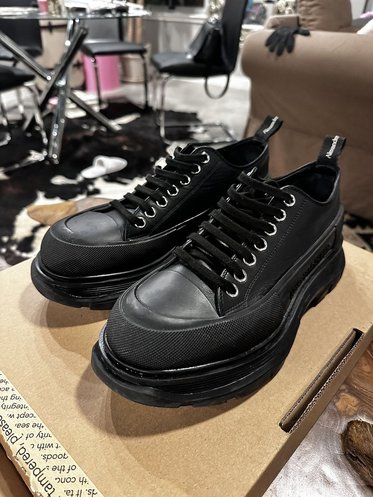 【関税&送料込】Alexander Mcqueen Black Leather Tread Slick Alexander McQueen Men's Tread Slick Leather Sneakers Size 44