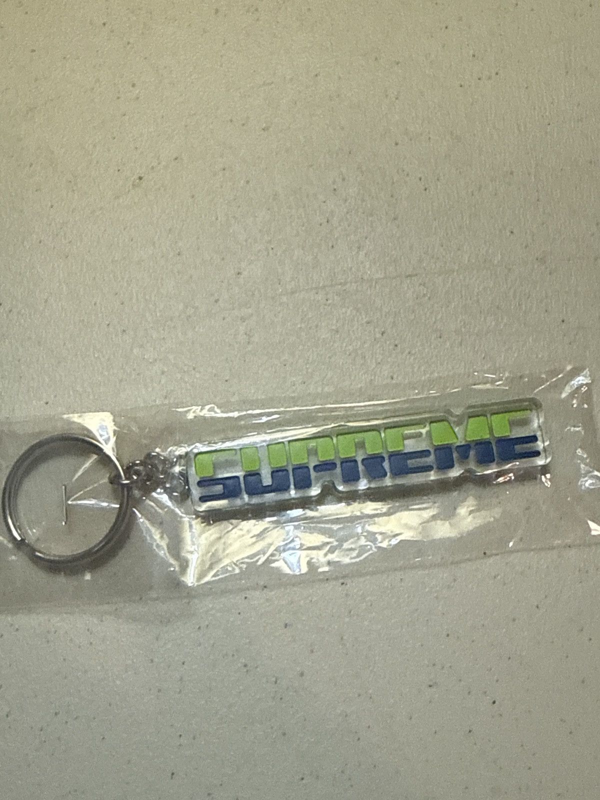 Supreme Supreme “embossed keychain” FW17 green/blue Size ONE SIZE - 5 Thumbnail