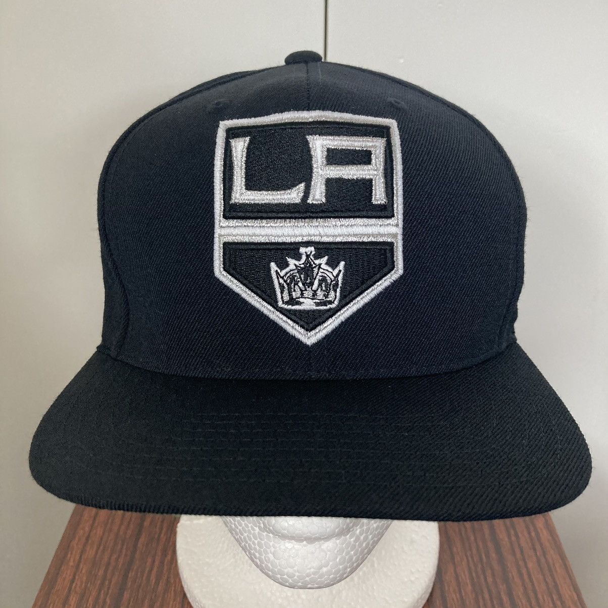 Mitchell & Ness LOS ANGELES KINGS LA MITCHELL & NESS SNAPBACK HAT CAP NHL Size ONE SIZE - 1 Thumbnail