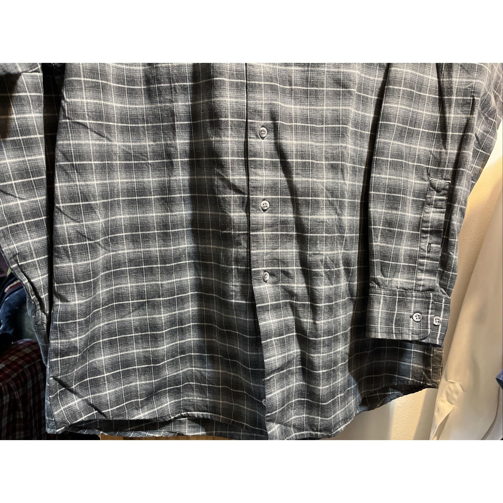 Other TGI Fridays Button Up Shirt Men’s 16 32/33 Gray Plaid Cotton Size US L / EU 52-54 / 3 - 5 Thumbnail