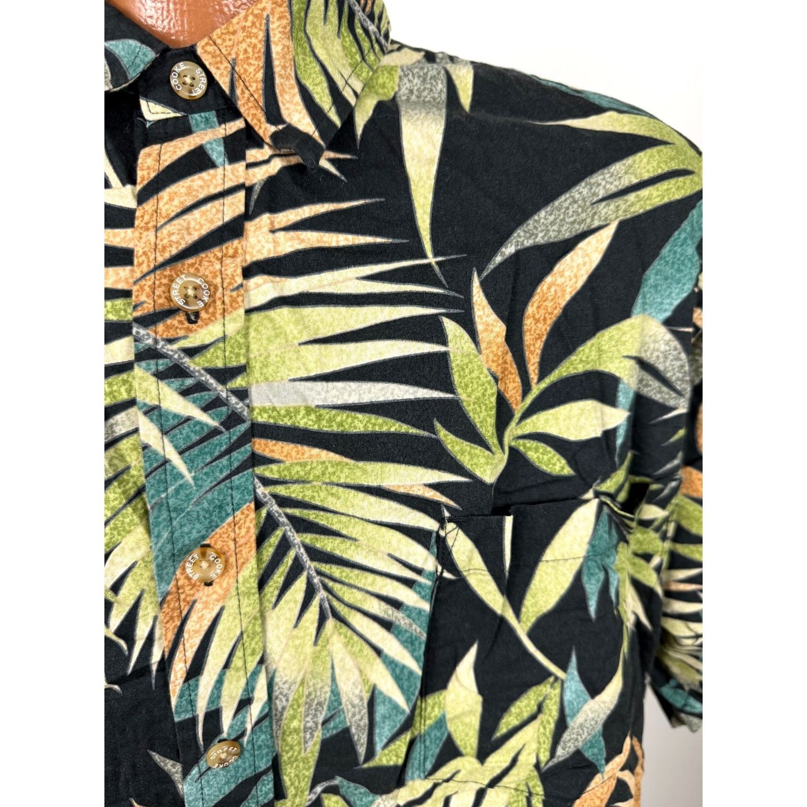 Vintage VINTAGE Cooke Street Hawaiian Shirt Men L Black Cotton Short Sleeve Button-Up Geometric Leaf Palm 90s Beach Tropical Pockets Mens Size US L / EU 52-54 / 3 - 2 Thumbnail