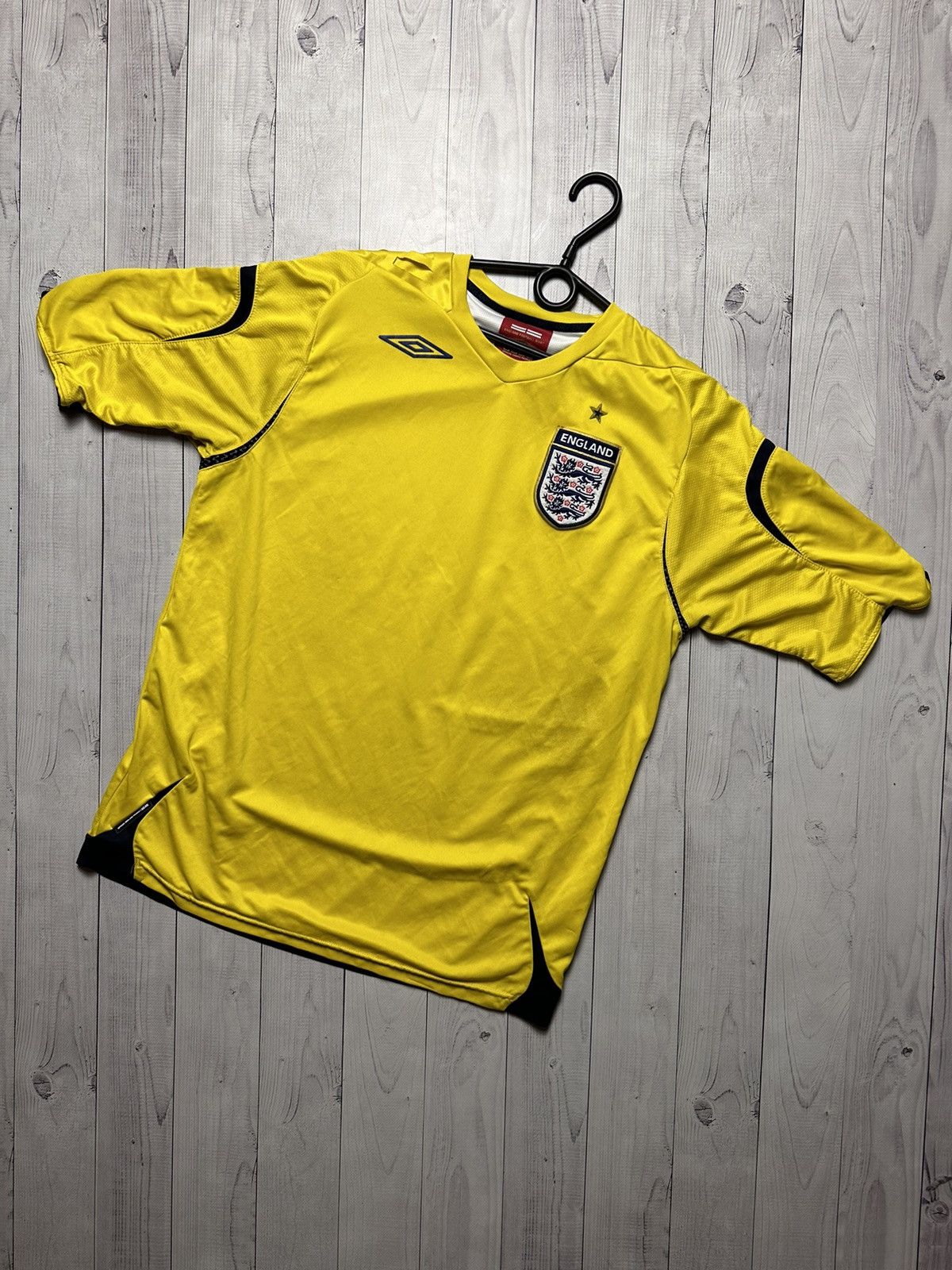 Vintage England Umbro yellow soccer jersey Goalkeeper L rare