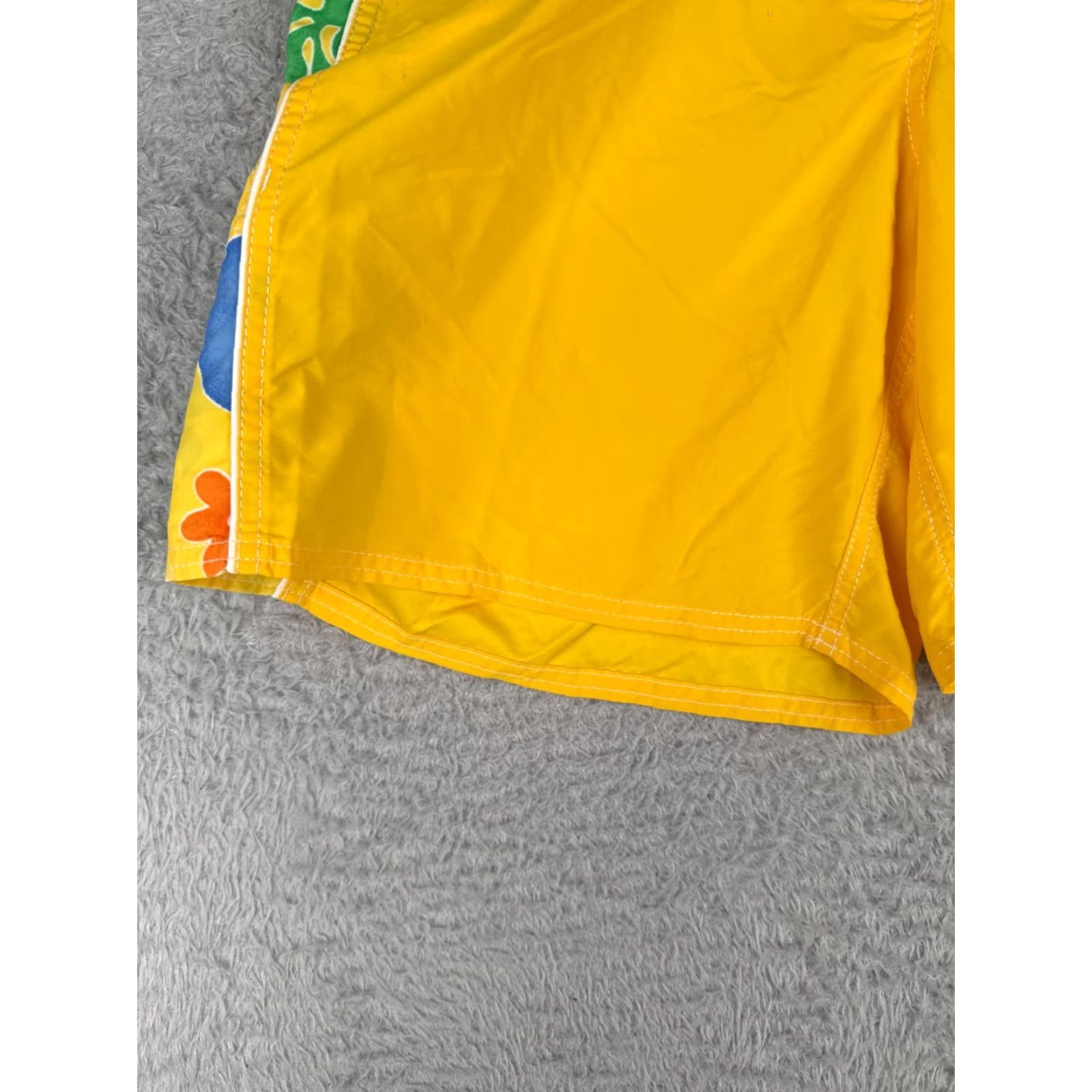 Vintage VINTAGE Mysterioso Women Board Shorts 14 Yellow Pattern Changing Chameleon Fabric Swim Bottoms Size 36" / US 14 / IT 50 - 3 Thumbnail