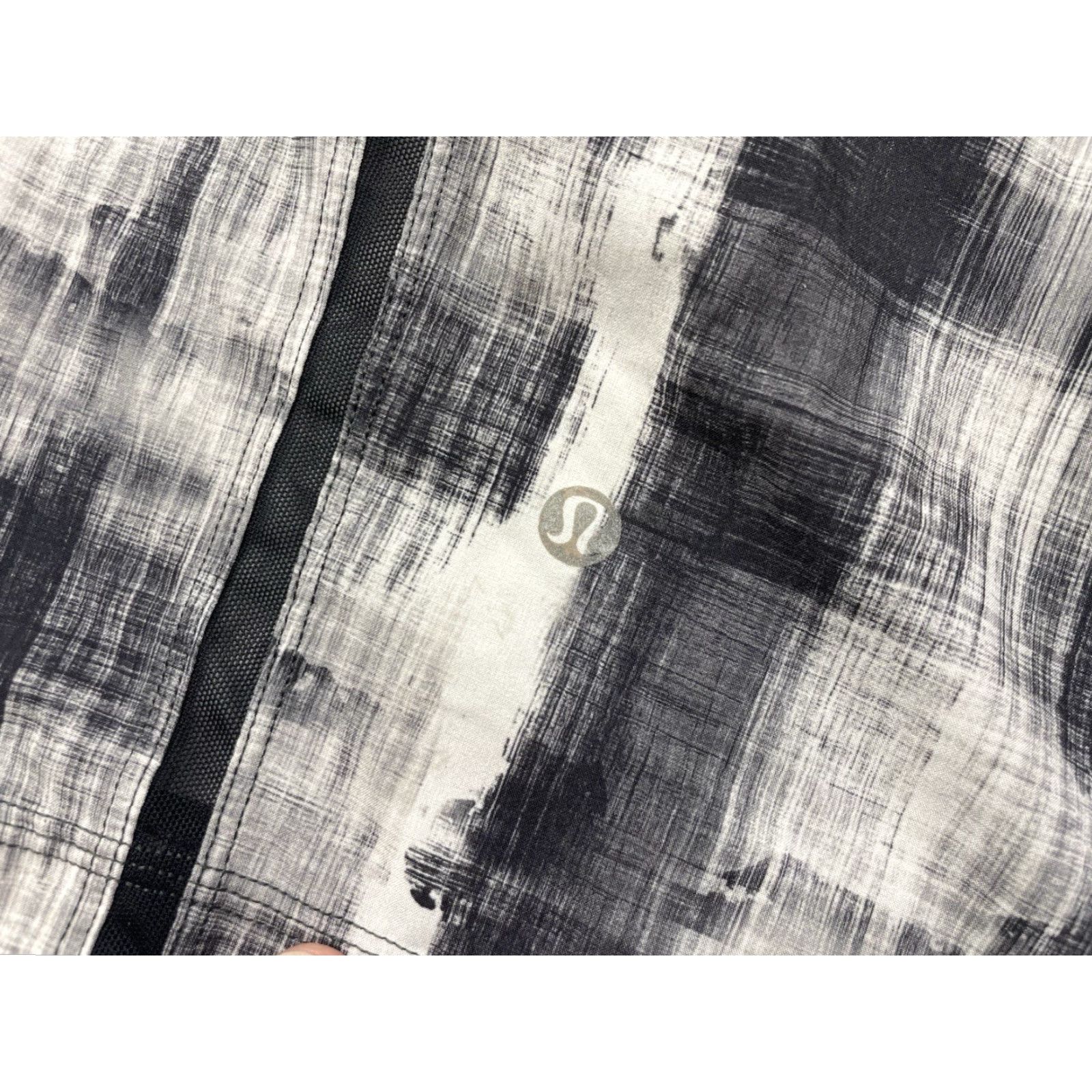 Lululemon Lululemon Pace Breaker Lined Plaid Checks Gray/Black Athletic Shorts Mens M Size US 31 - 5 Thumbnail