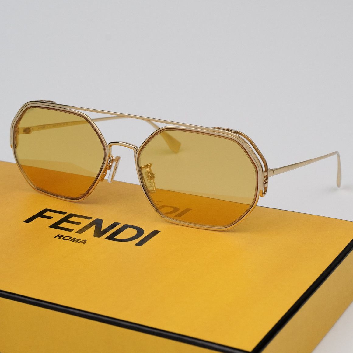 Fendi NEW Fendi FE40039U 10L Unisex Geometric Sunglasses Size ONE SIZE - 2 Thumbnail