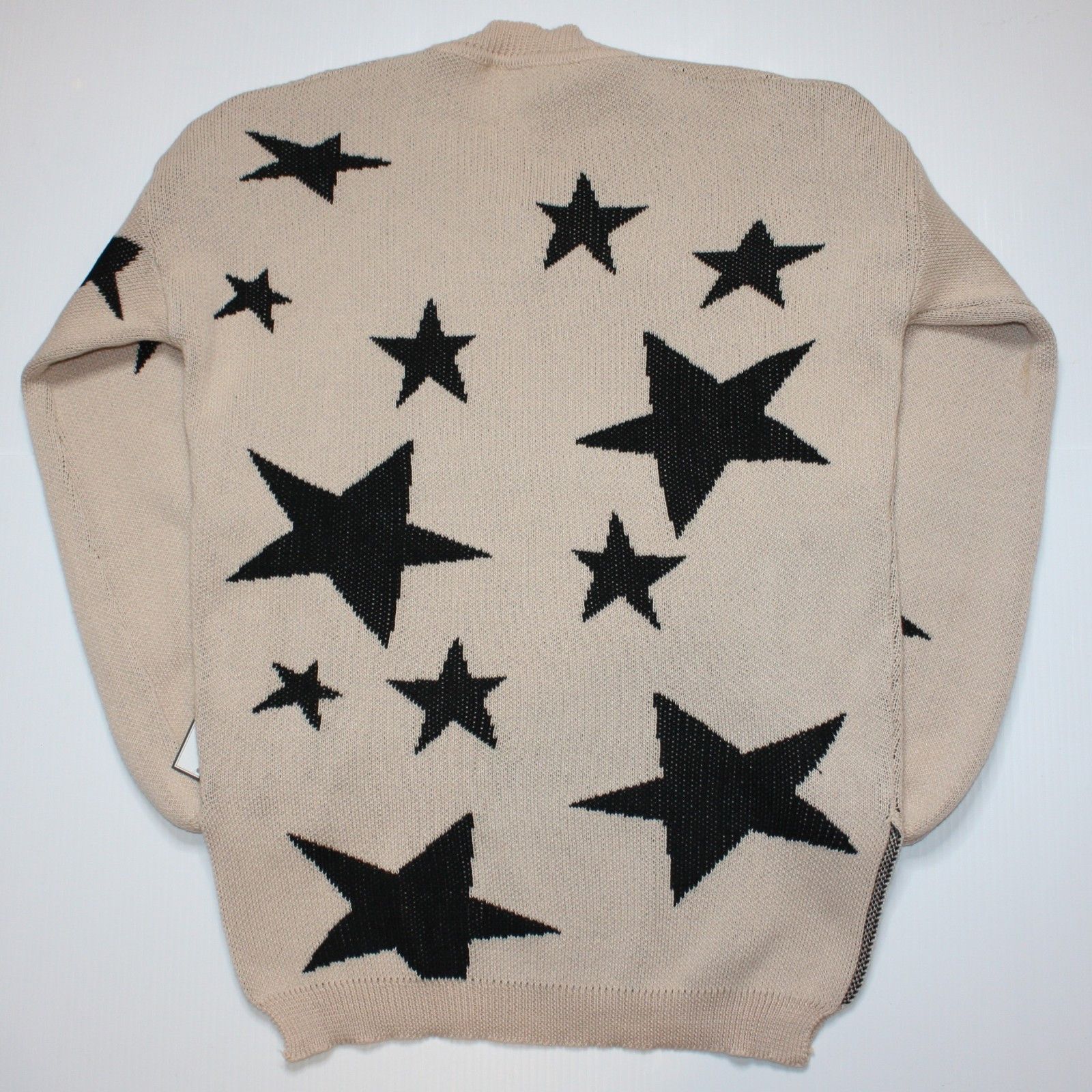Other Goodnight Macaroon Anna V-neck Tan with Star Print Sweater Size ONE SIZE - 6 Thumbnail