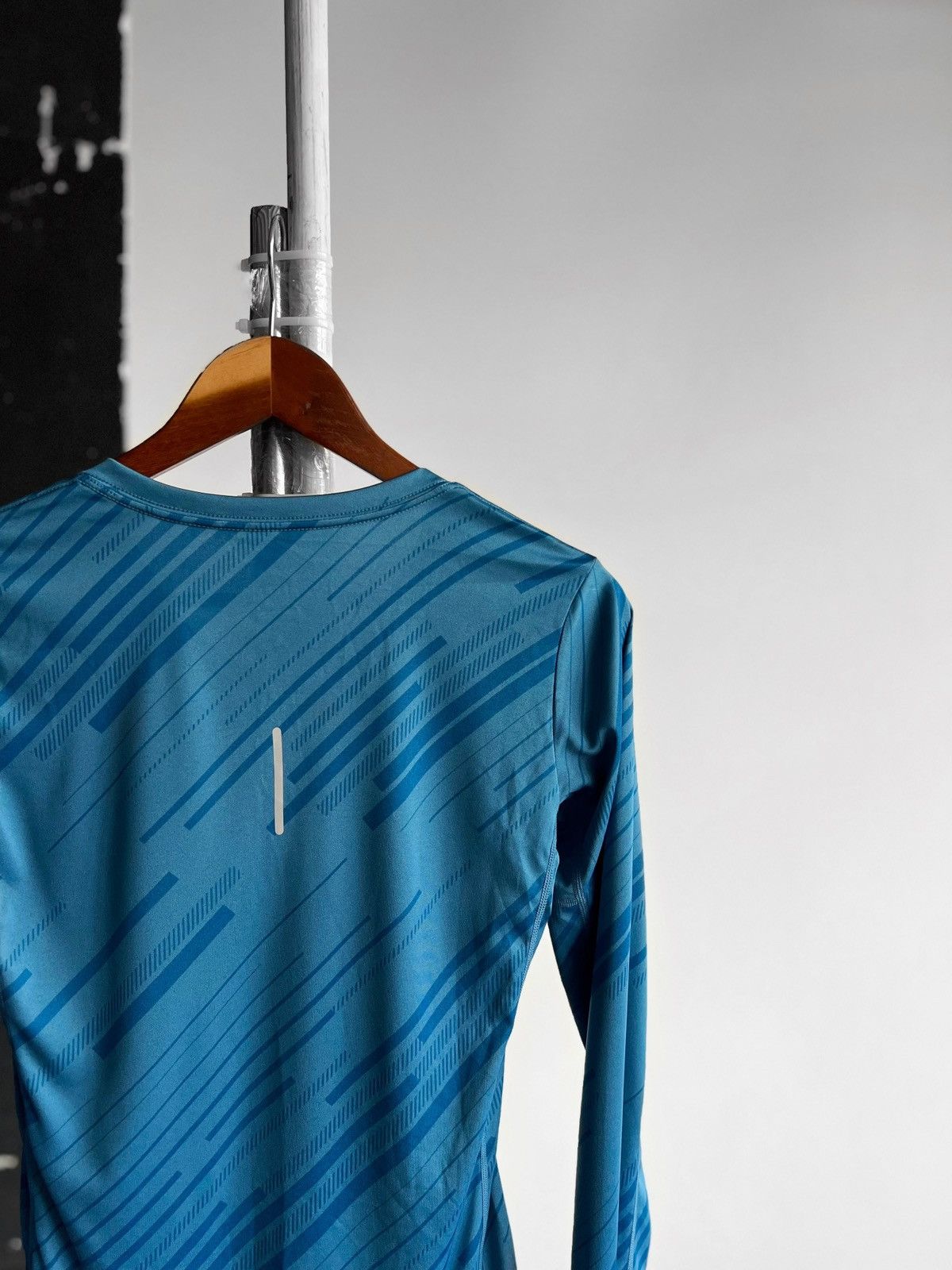 Nike Nike Running Dri-FIT Womens Blue Sport Long Sleeve Shirt Size S / US 4 / IT 40 - 4 Thumbnail