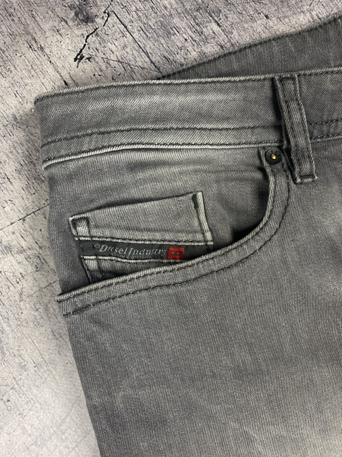 Diesel × Vintage Vintage Diesel Y2K Regular Slim Denim Jeans Size 31 x 30 Size US 31 - 9 Thumbnail
