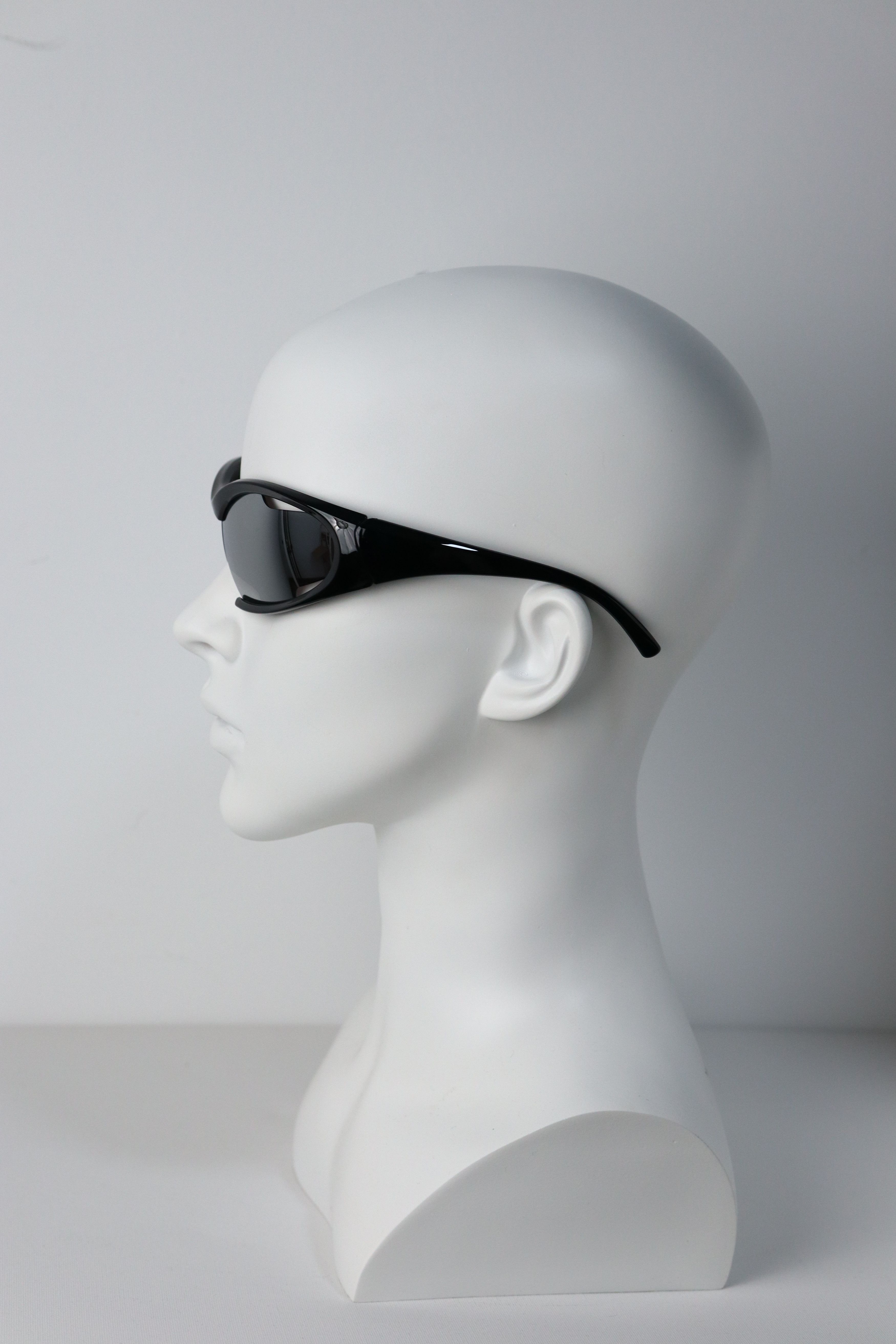 Japanese Brand Y2k Avant Garde Futuristic Black Sunglasses Unisex OS Size ONE SIZE - 4 Thumbnail