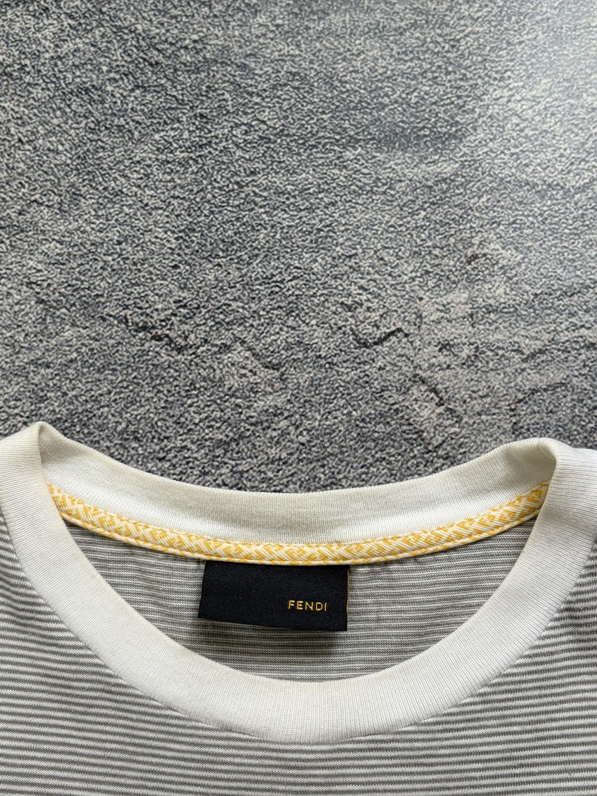 Fendi Fendi Kids Striped Logo Patch T-Shirt Gray White Size 12+ Size XS / US 0-2 / IT 36-38 - 5 Thumbnail