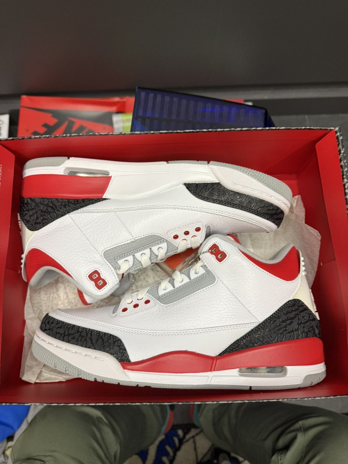 Jordan Brand Jordan 3 Fire Red 2013 Size 9.5 136064-120 Size US 9.5 / EU 42-43 - 3 Thumbnail
