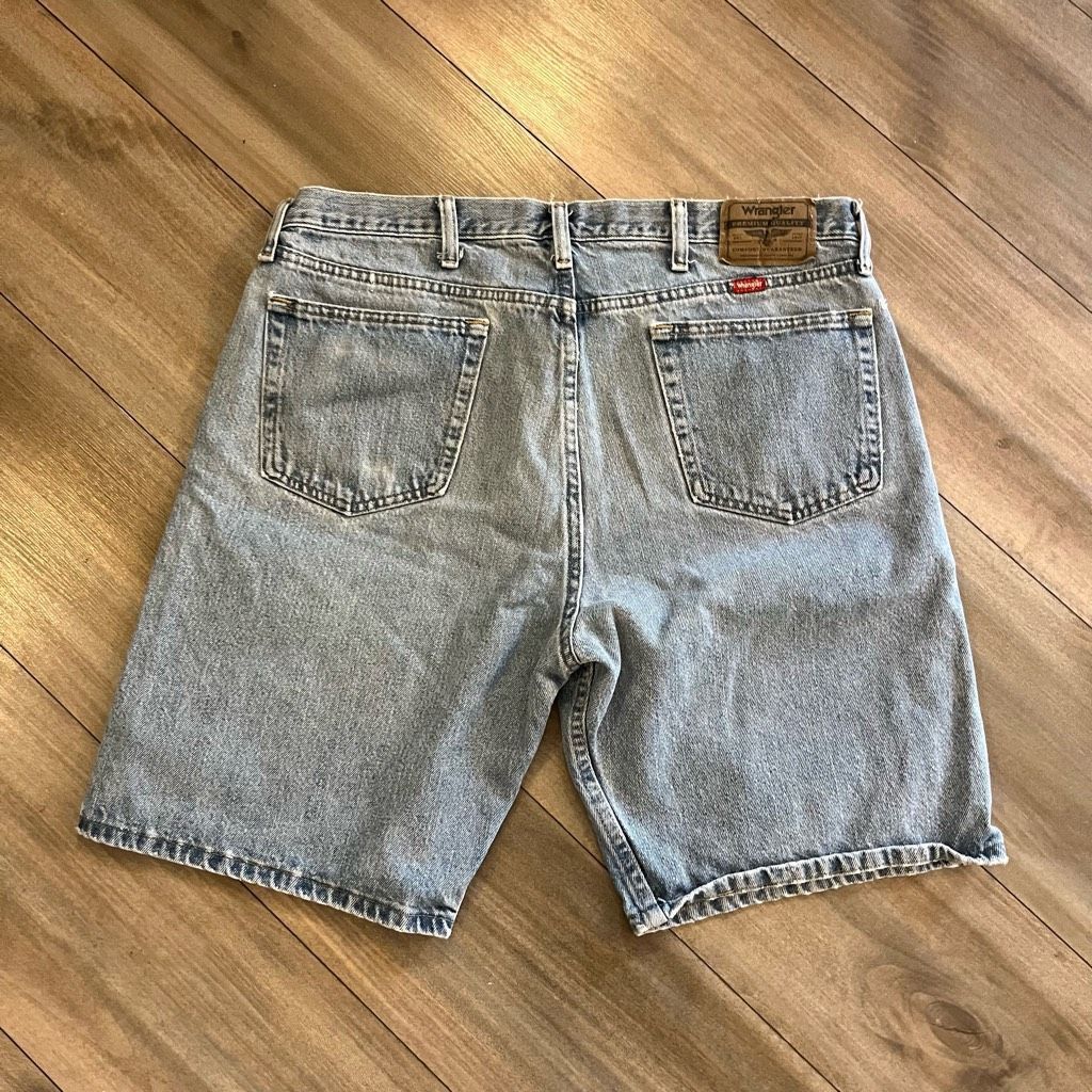 Wrangler Wrangler Medium Light Wash Y2K Denim Cargo Shorts Men 36 Size US 36 / EU 52 - 4 Thumbnail