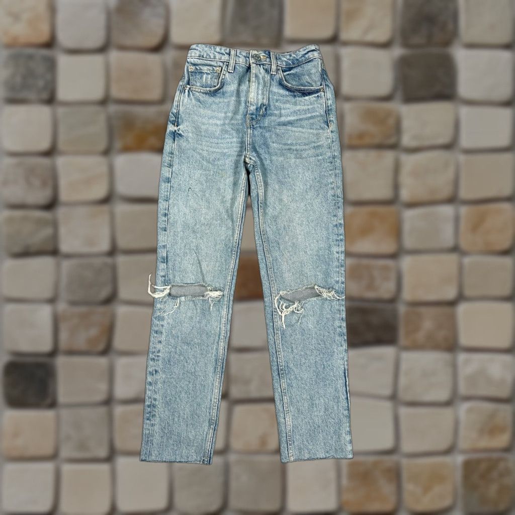 Zara VINTAGE Zara Jeans Womens 0 Tapered Fit Light Wash Denim Mid Rise Ripped Frayed Hem Stains Size 25" / US 0 / IT 36 - 1 Thumbnail
