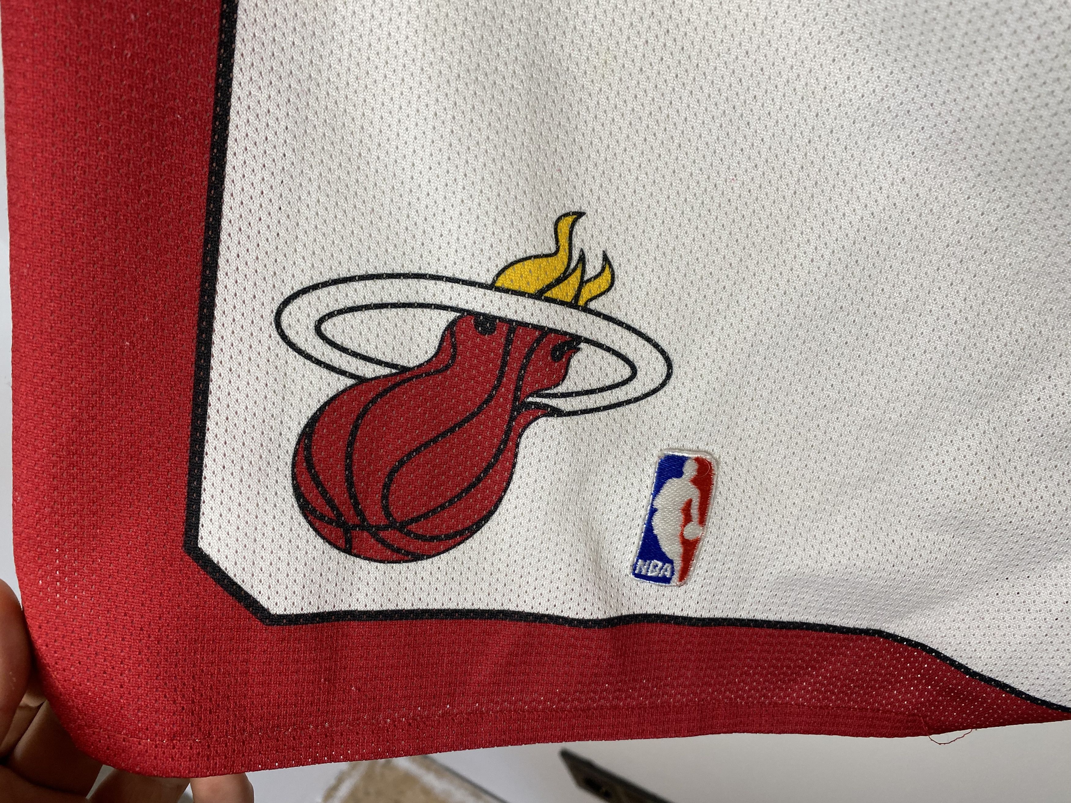 Champion MIAMI HEAT 2004 NBA BASKETBALL SWINGMAN SHORTS CHAMPION Size US 32 / EU 48 - 3 Thumbnail