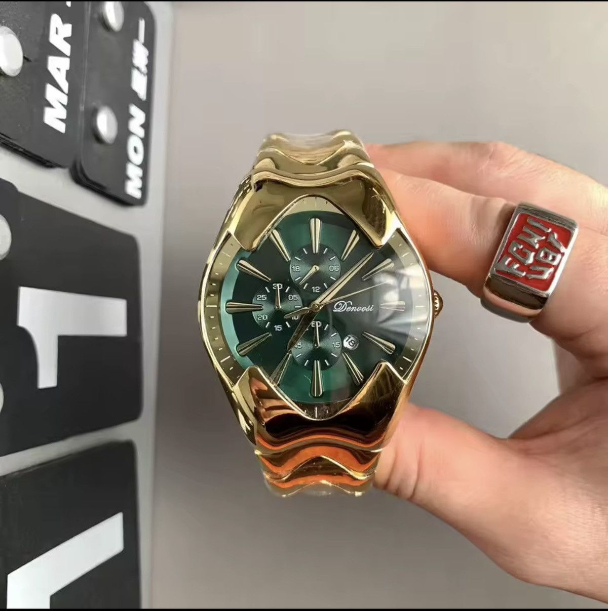 Vintage Stainless steel armoured watch Y2K design retro green dial Size ONE SIZE - 2 Thumbnail