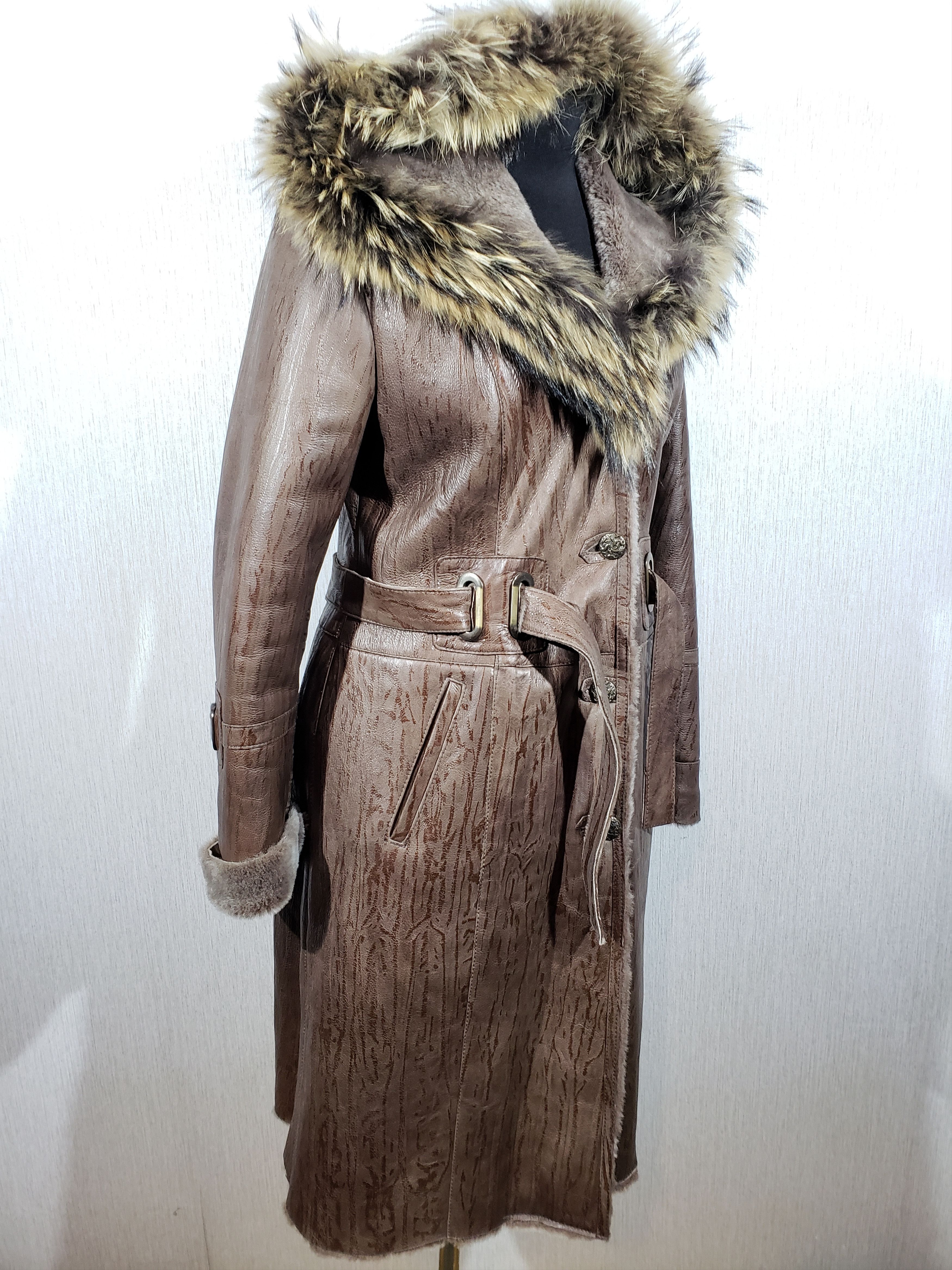 Other Stylish brown sheepskin coat with a warm hood. Size M / US 6-8 / IT 42-44 - 2 Thumbnail