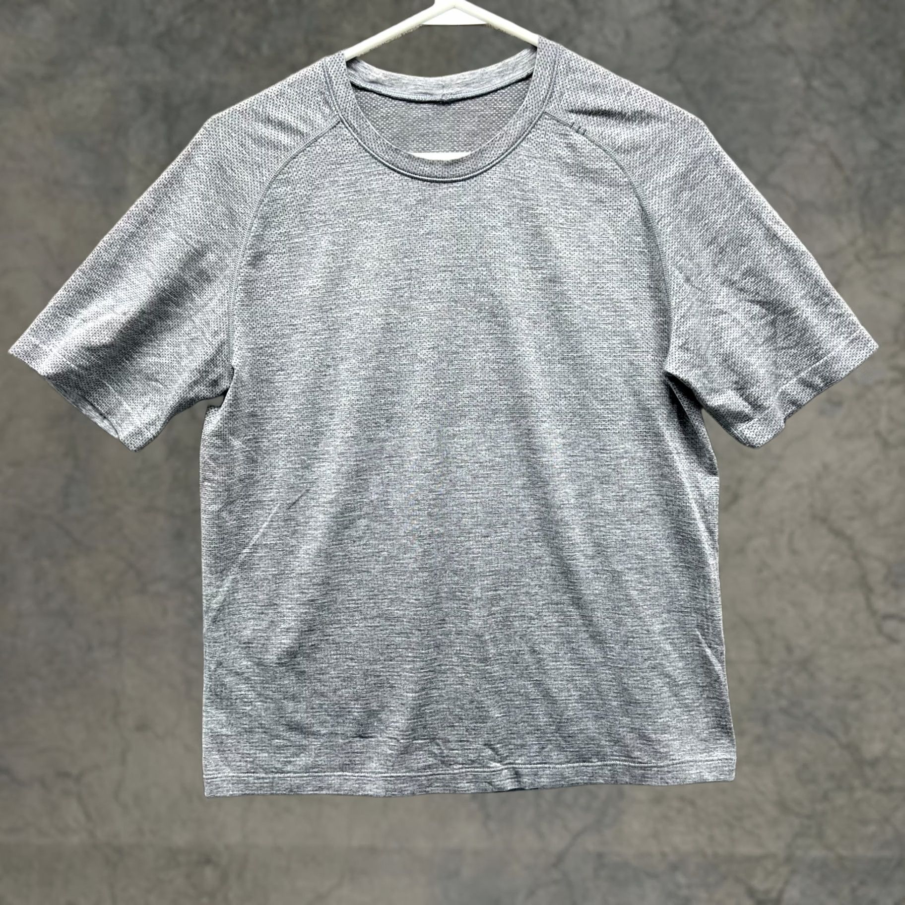 Lululemon Lululemon Shirt Womens 8 Gray Crewneck Swiftly Tech Athletic Training Tee Shirt Women 8 Gray Crew Neck Short Sleeve Nike? Size M / US 6-8 / IT 42-44 - 1 Thumbnail