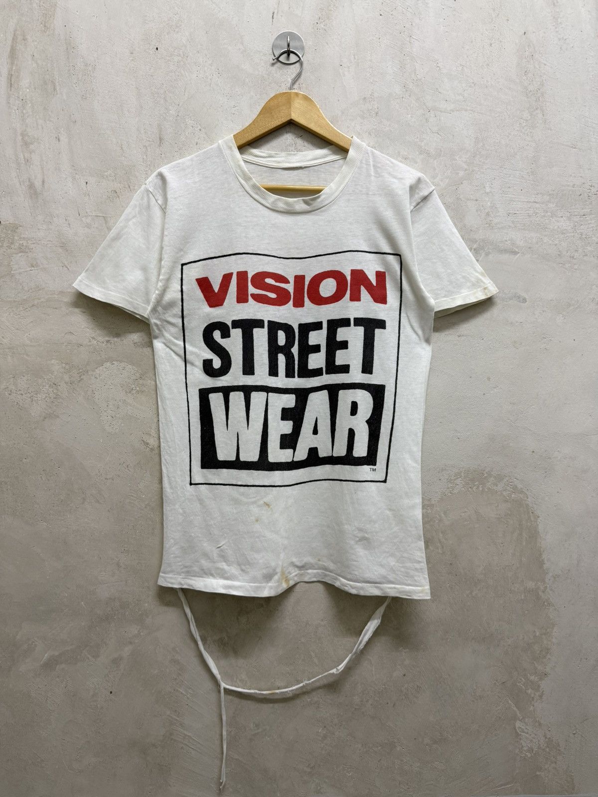 Vintage Vintage 80s Vision Streetwear Skateboard Distressed Tee Size US S / EU 44-46 / 1 - 1 Thumbnail