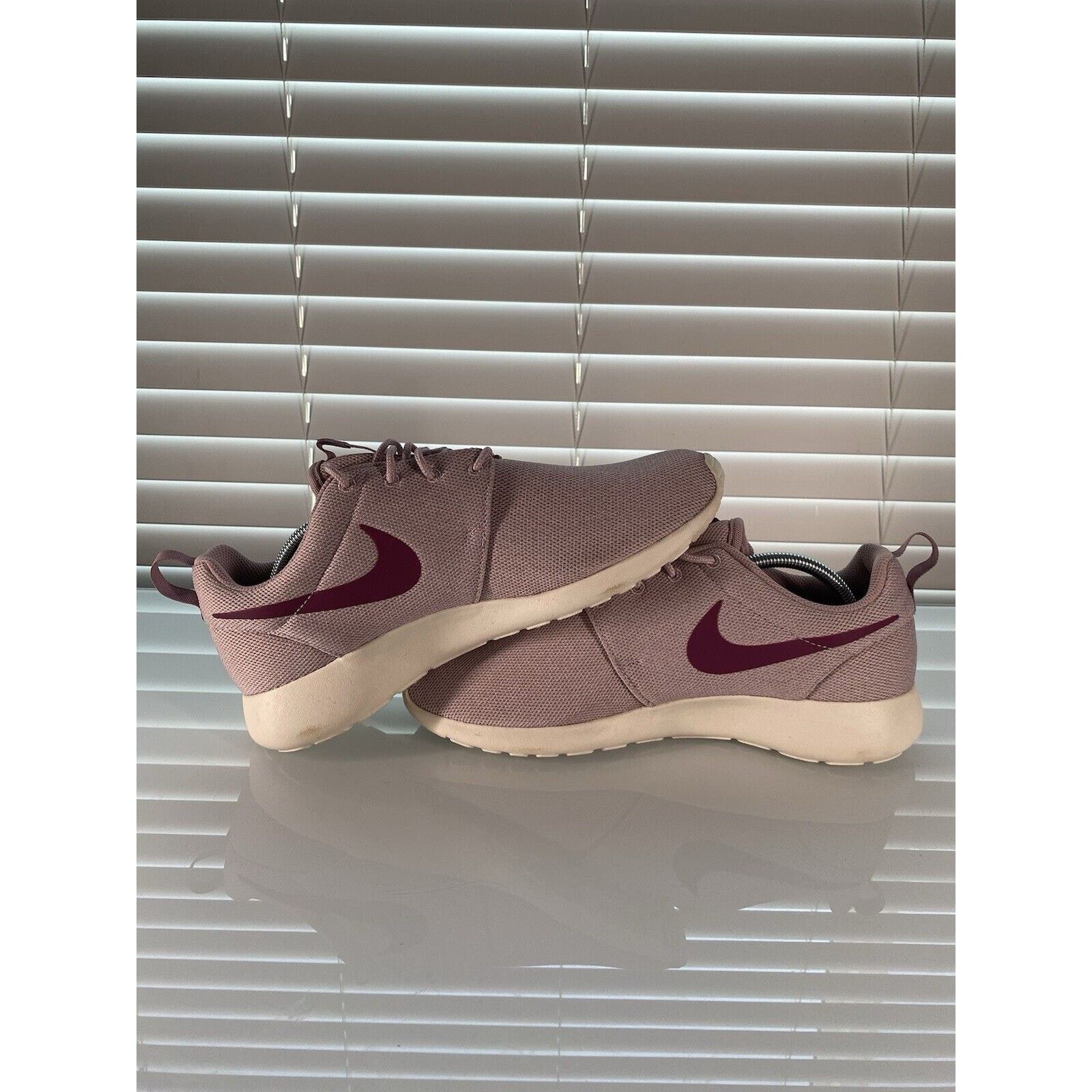 Nike Nike Roshe One Women's Size 6 Purple Athletic Shoes Size US 5.5 / IT 35.5 - 3 Thumbnail