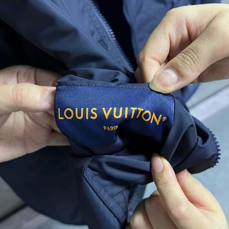 Louis Vuitton Louis Vuitton Blue Logo print reversible windproof hooded Size US M / EU 48-50 / 2 - 3 Thumbnail
