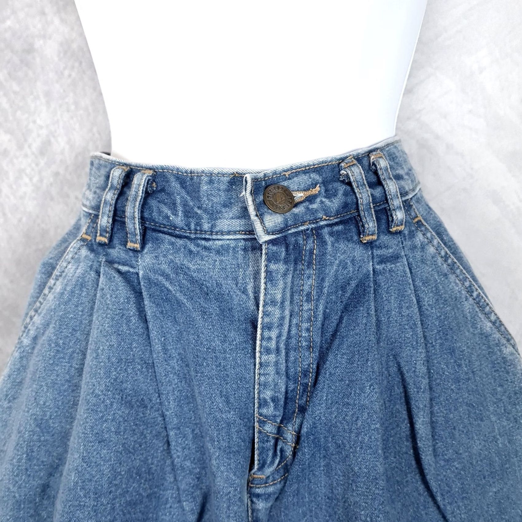 Vintage Vintage Lizwear Shorts Womens 4P Blue Denim High Rise Pleated Mom 90s Summer Casual Vintage Womens Lizwear 4P Blue Denim Shorts Size 27" / US 4 / IT 40 - 3 Thumbnail