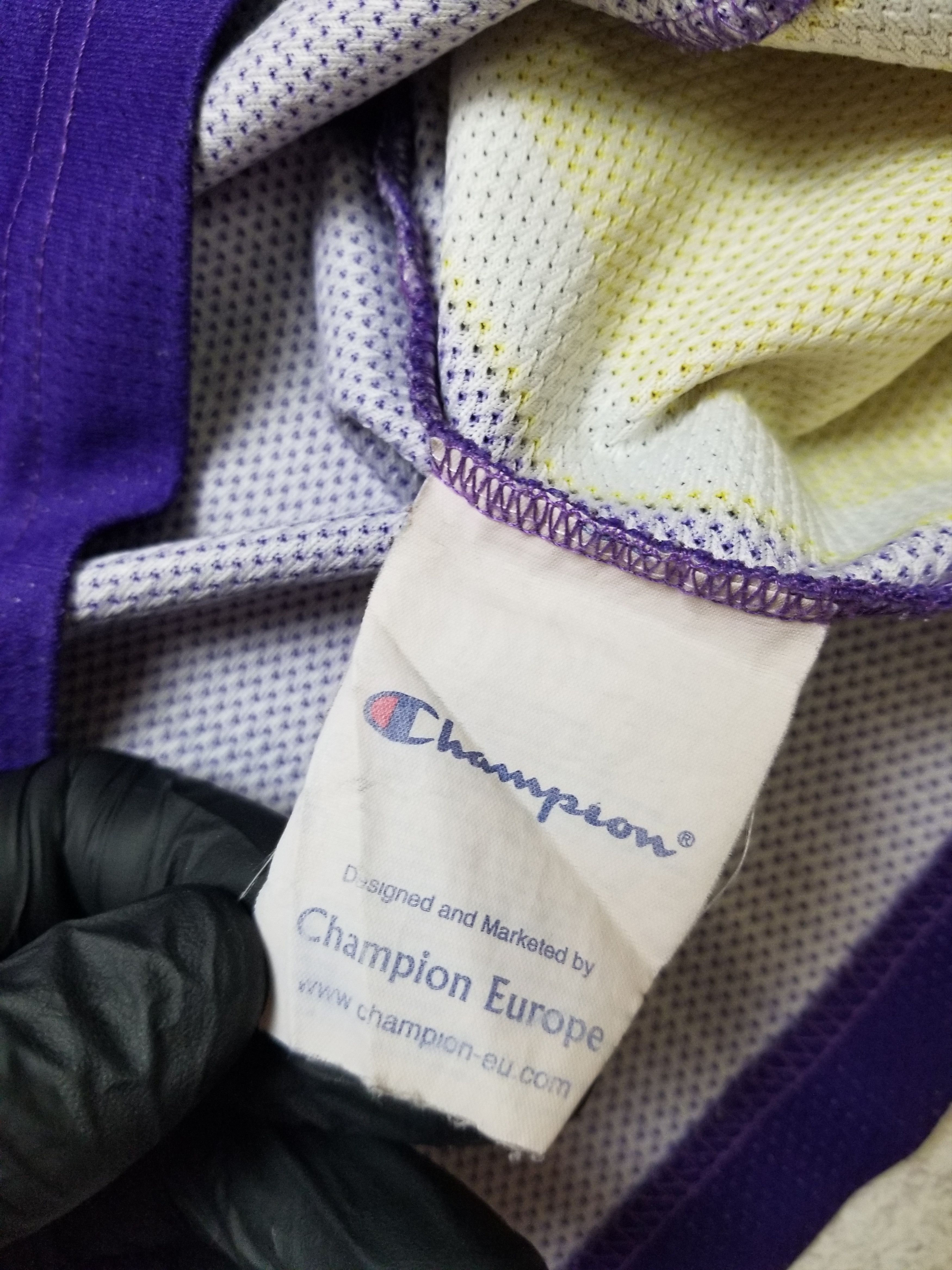 Champion Vintage Champion LA Lakers #24 Kobe Bryant NBA Jersey Size US M / EU 48-50 / 2 - 8 Thumbnail