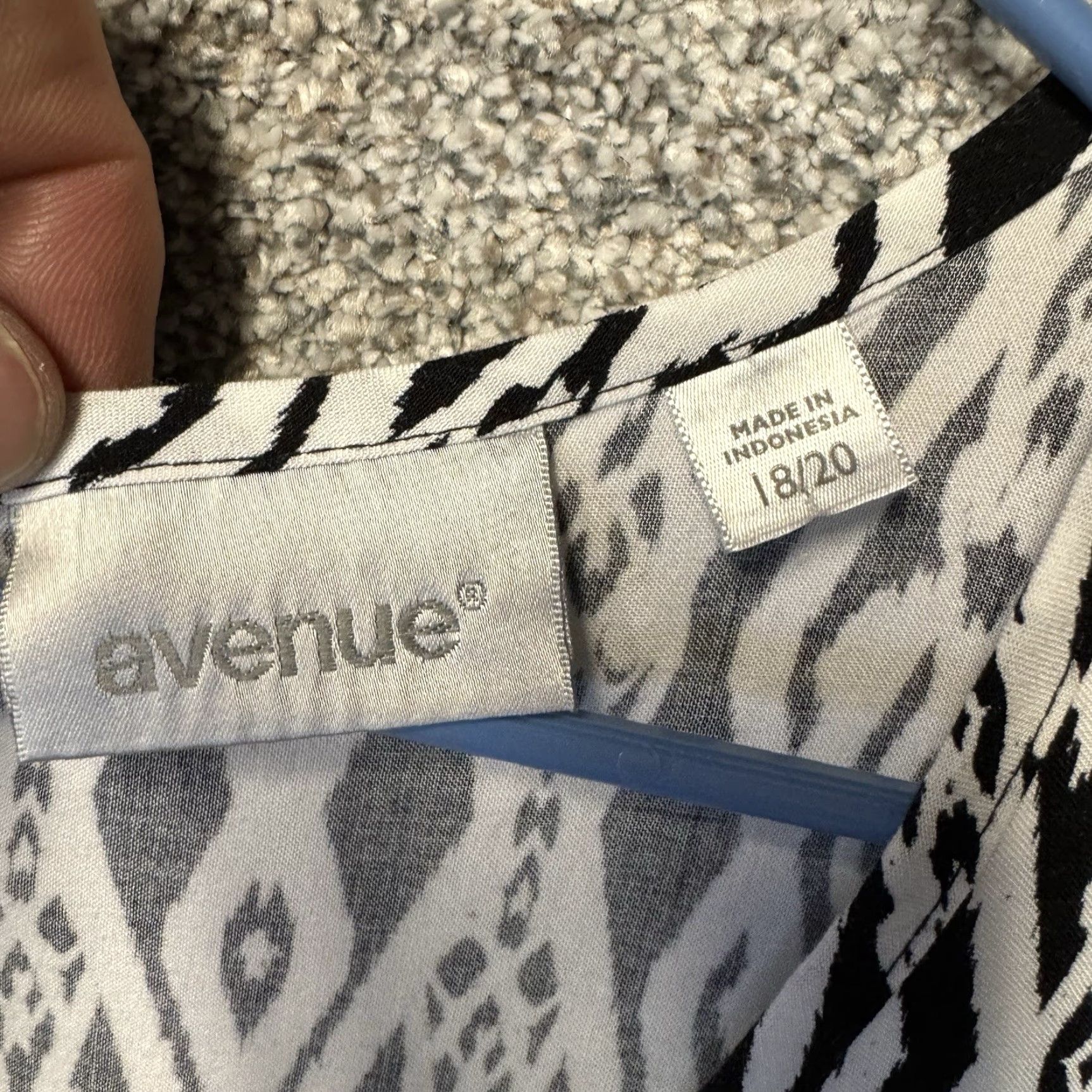 Avenue Avenue Blouse Sleeveless Womens Plus 18-20 Black Rayon Racerback Scoop Neck Geometric Boho Chic Whimsigoth Tribal Indie Sleaze Y2K Size XXL / US 16-18 / IT 52-54 - 4 Thumbnail
