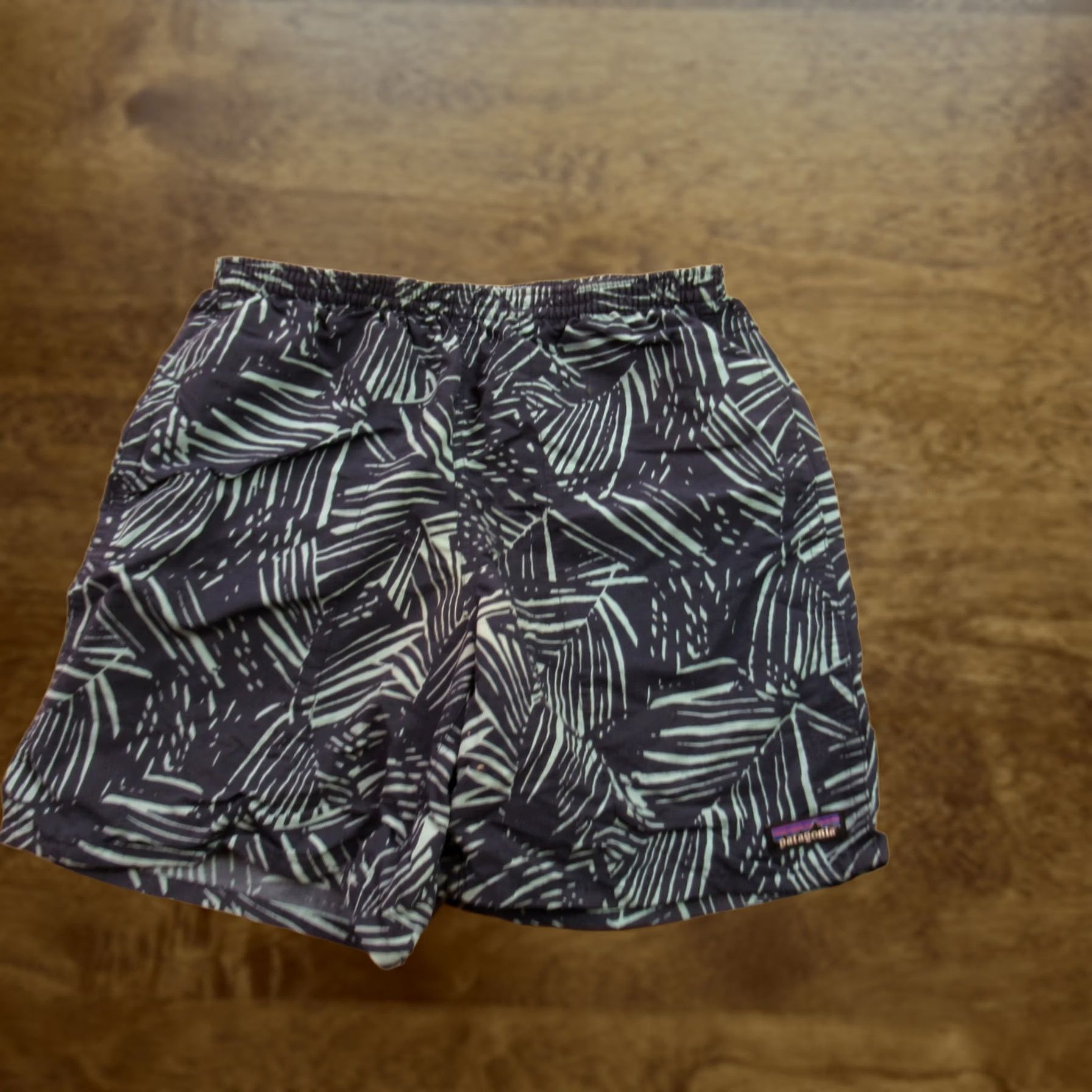 Patagonia Patagonia Shorts Small Floral Outdoor Lightweight Workout Activewear Mens Size US 26 / EU 42 - 1 Thumbnail