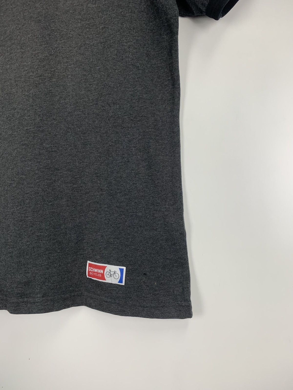 Uniqlo Chwinn Uniqlo T-Shirt Size US L / EU 52-54 / 3 - 8 Thumbnail