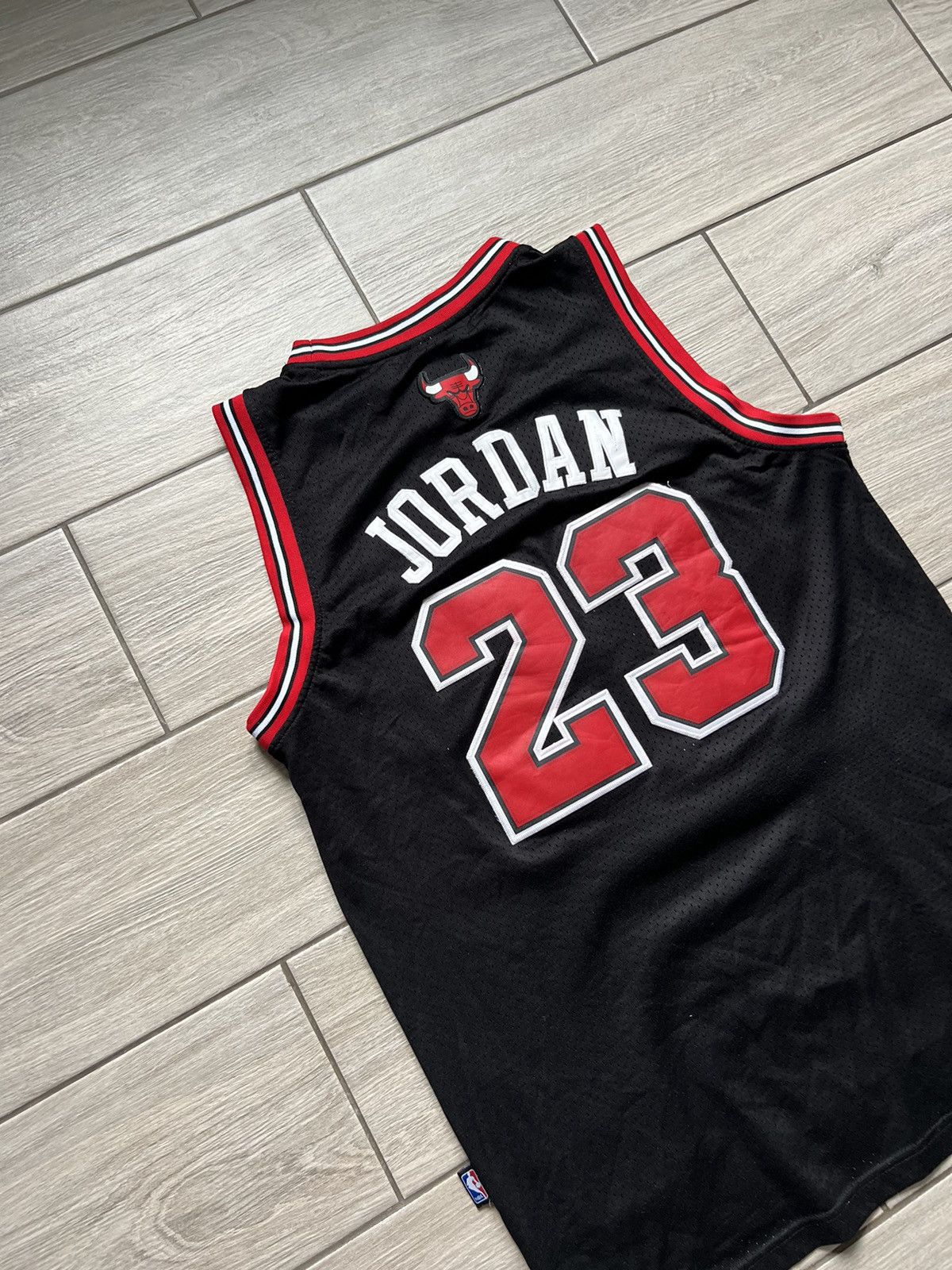 Jordan Brand × Nike × Vintage Vintage Nike NBA Bulls Jordan 23 Jersey Tee Tank 90s Size US M / EU 48-50 / 2 - 12 Thumbnail