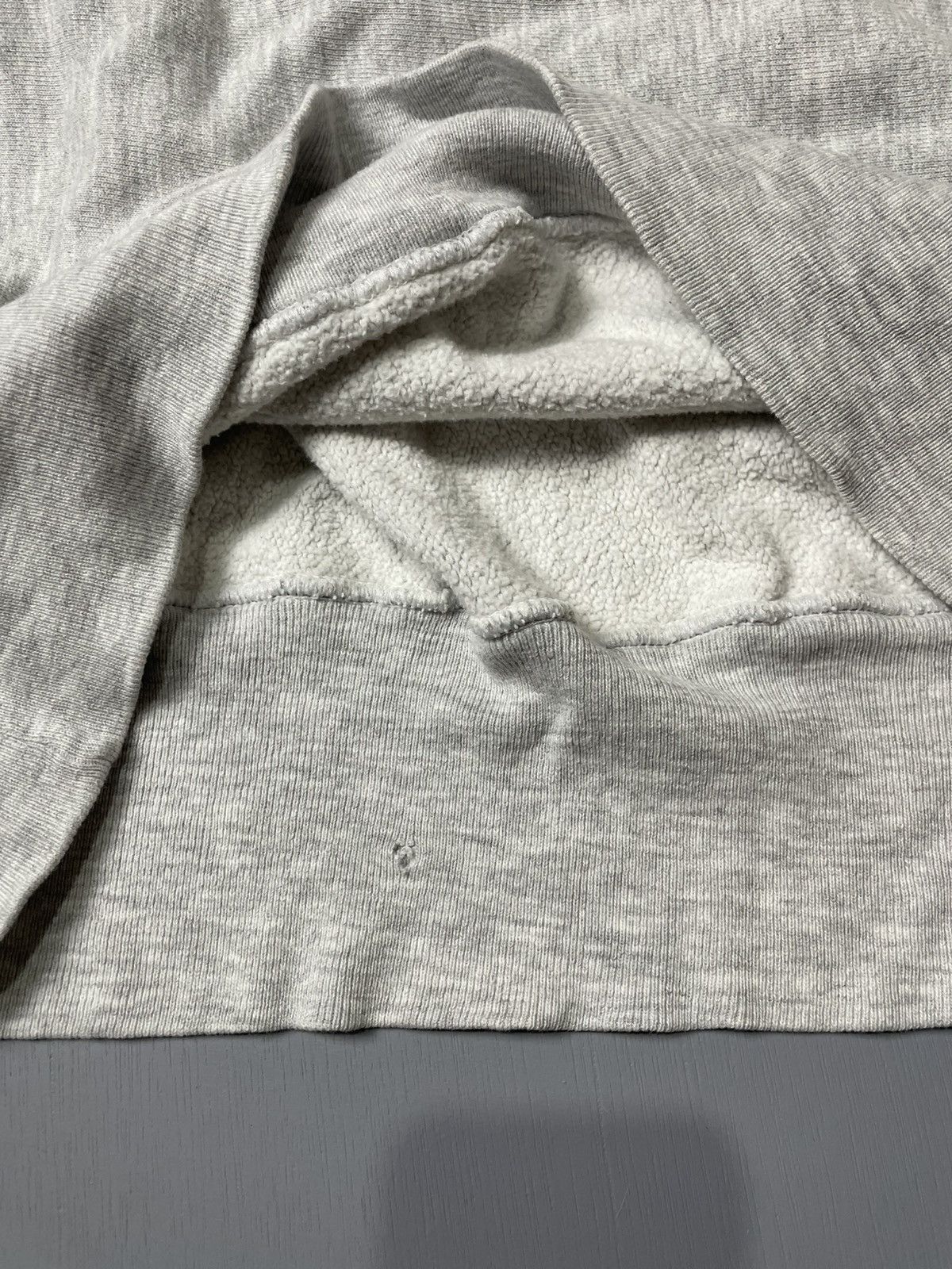 Champion Vintage 80’s distressed Champion reverse weave sweatshirt Size US L / EU 52-54 / 3 - 9 Thumbnail