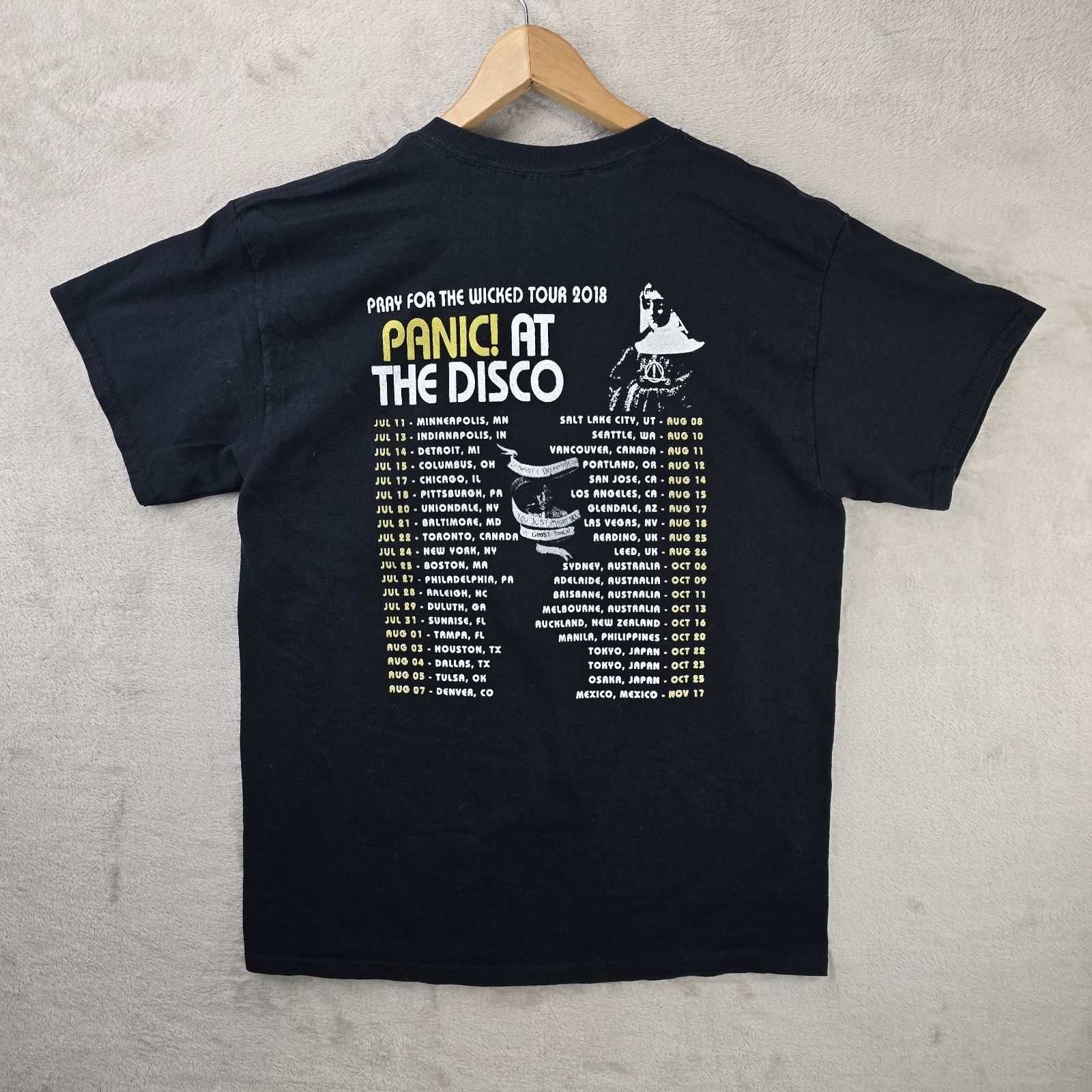 Gildan Panic At The Disco Shirt Mens Large Pray For The Wicked Size US L / EU 52-54 / 3 - 5 Thumbnail
